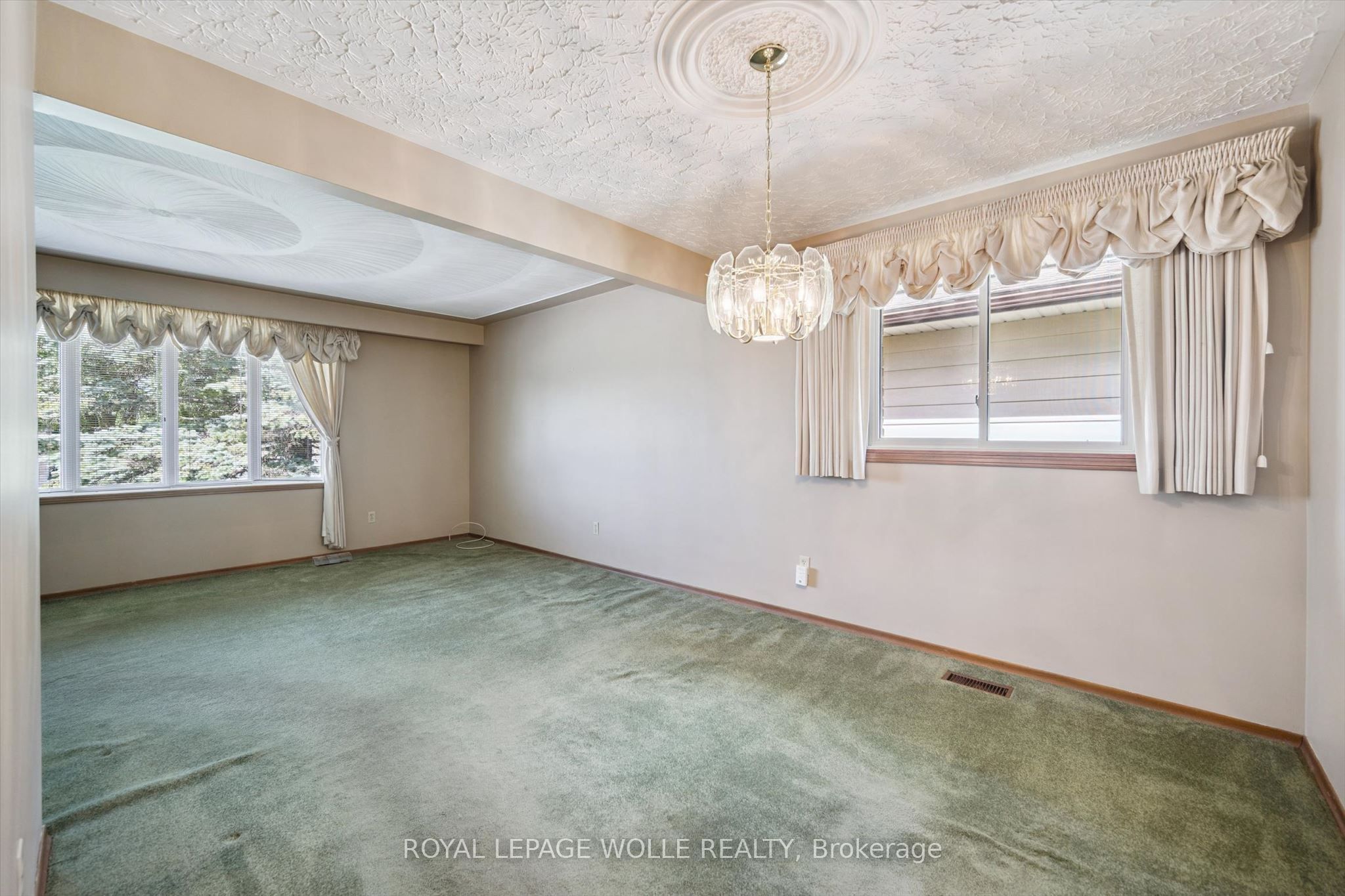 309 Toll Gate Boulevard Property Photo 12