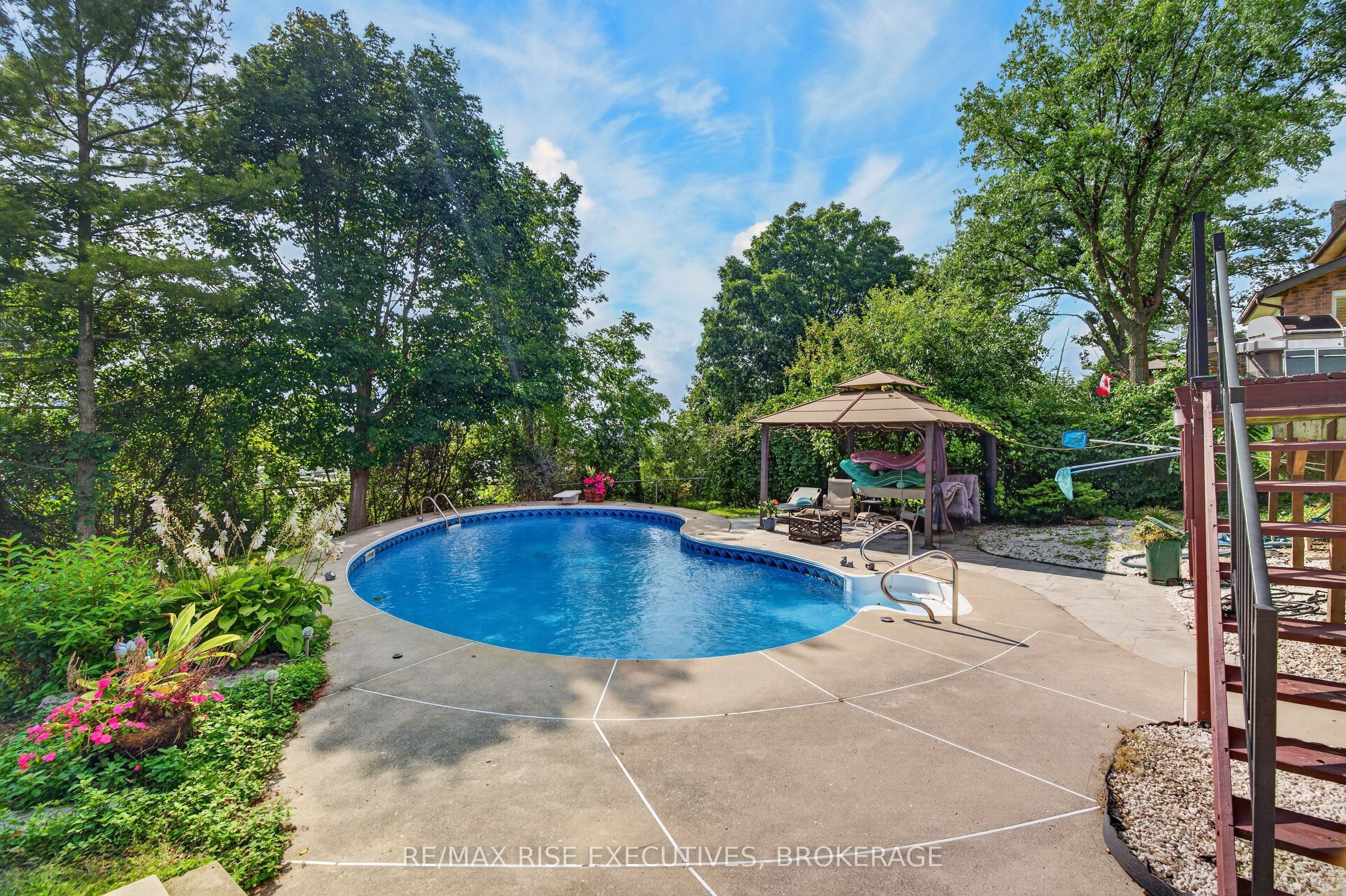 601 Forest Hill Drive Property Photo 4