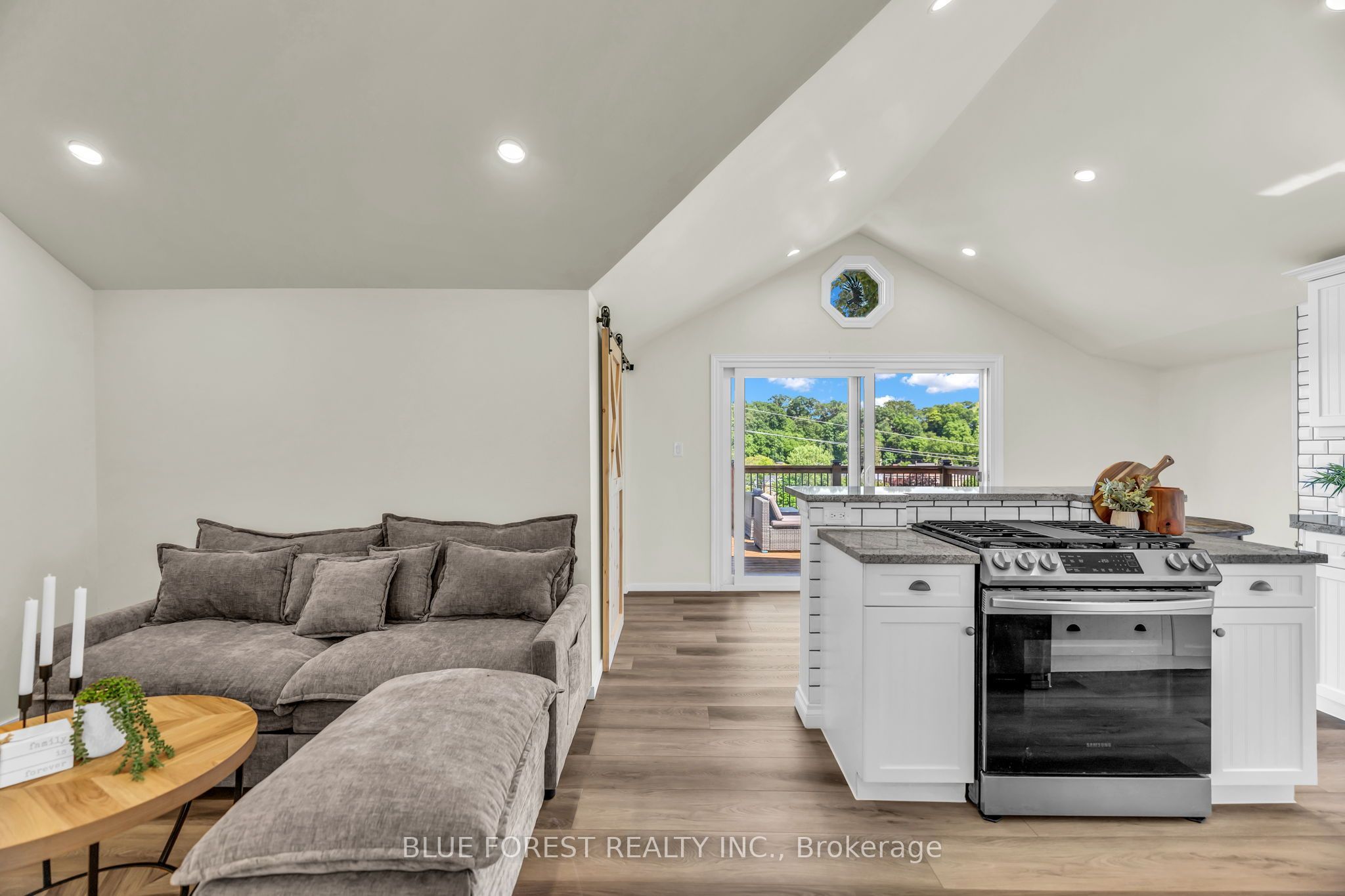 213 William Street Property Photo 10