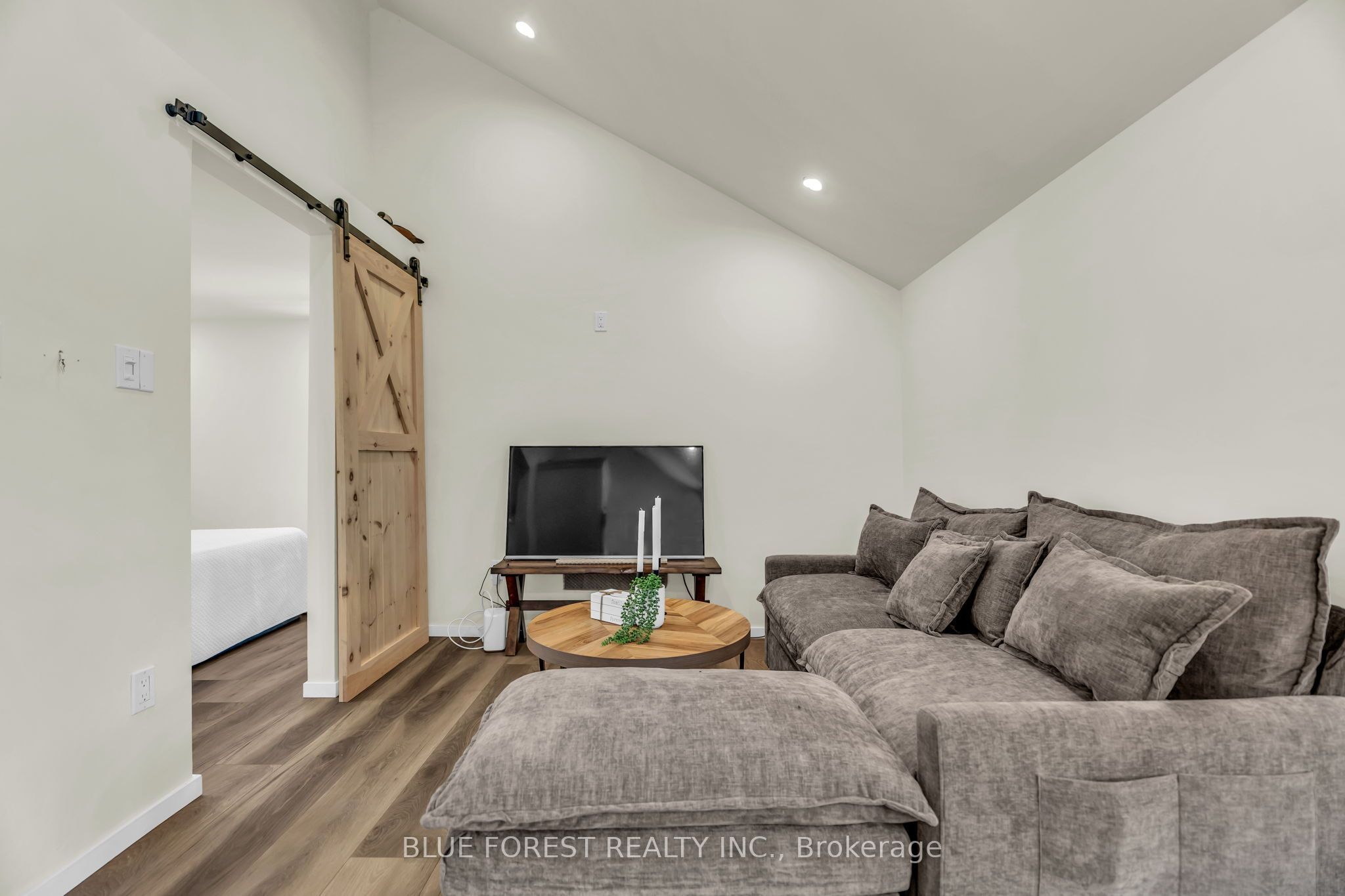 213 William Street Property Photo 11