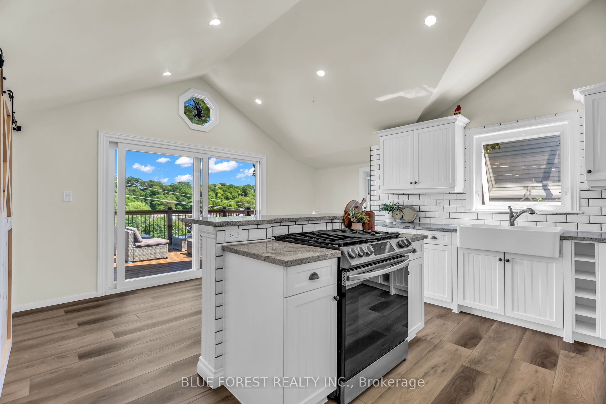 213 William Street Property Photo 14