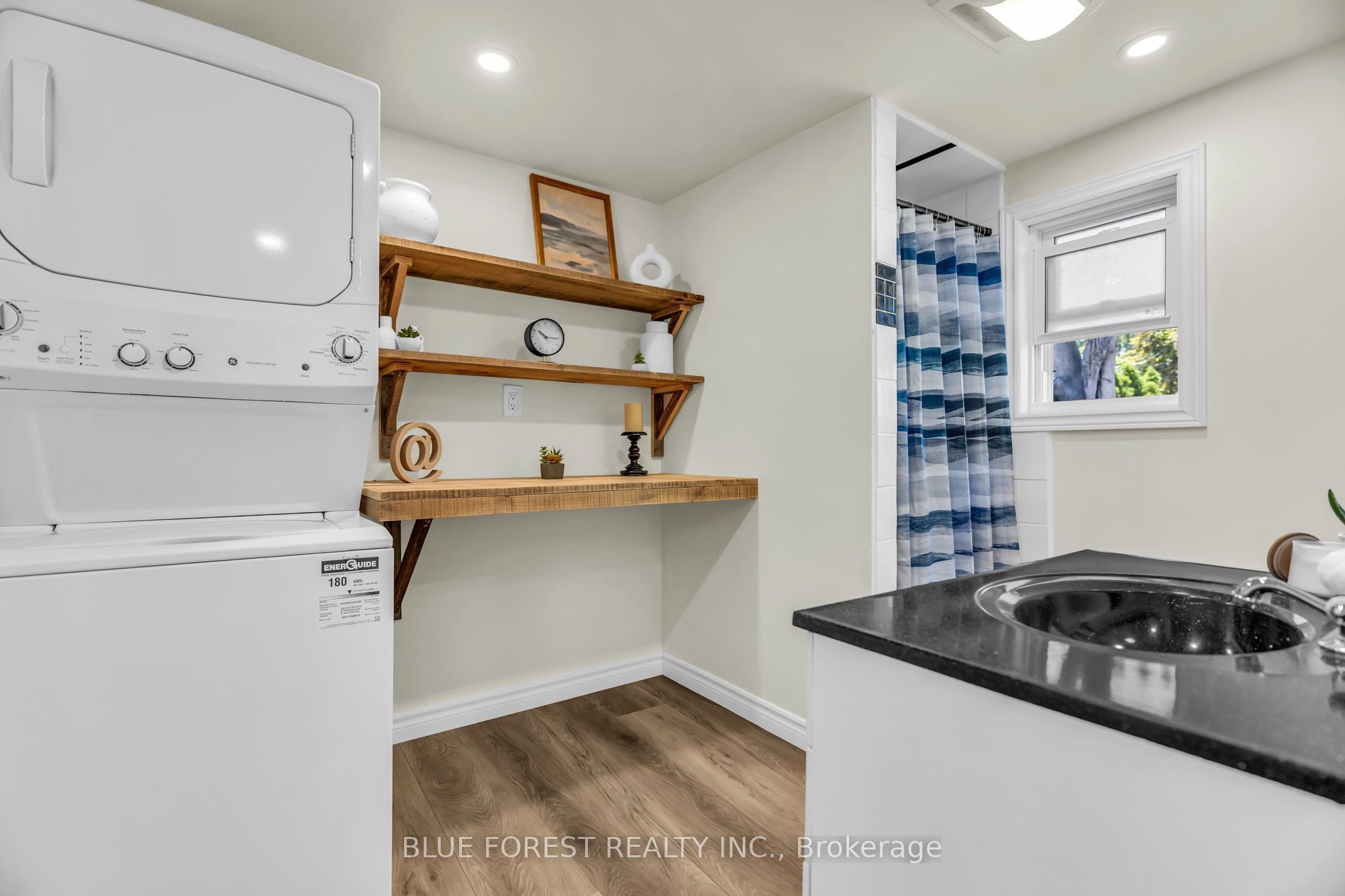 213 William Street Property Photo 27
