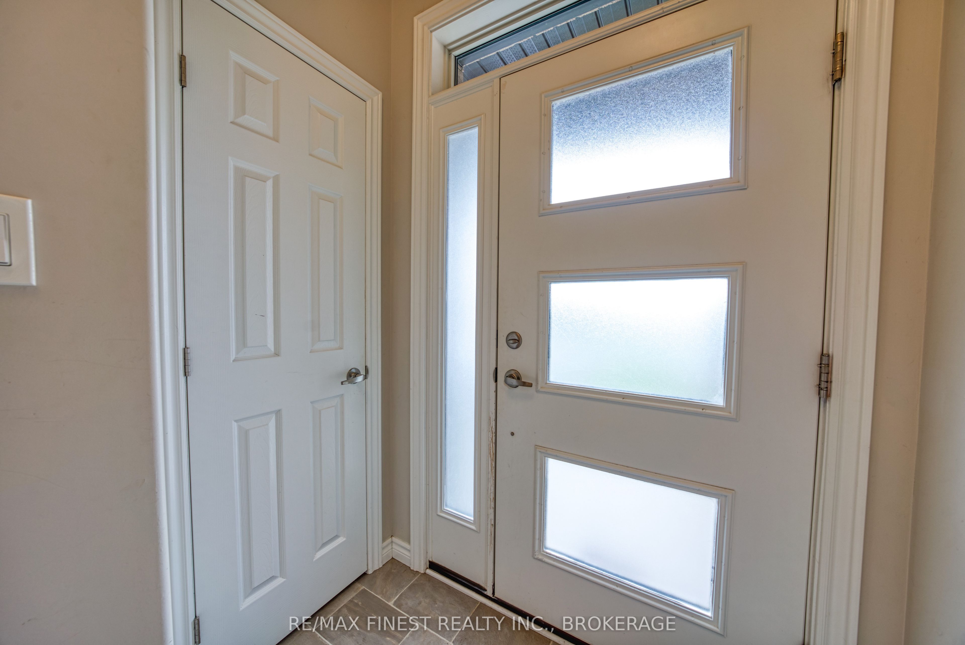 1010 Rosanna Avenue Property Photo 2
