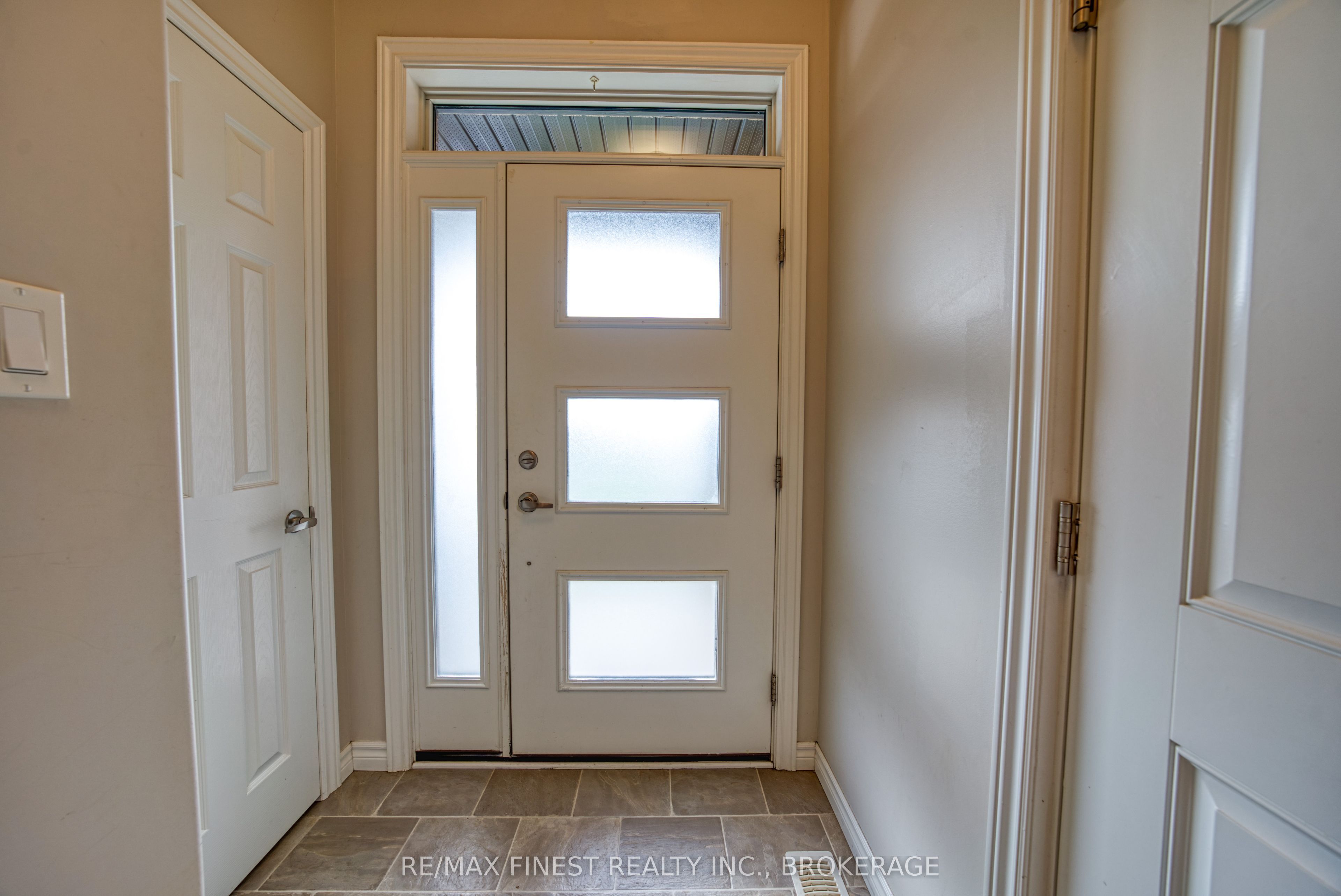 1010 Rosanna Avenue Property Photo 3