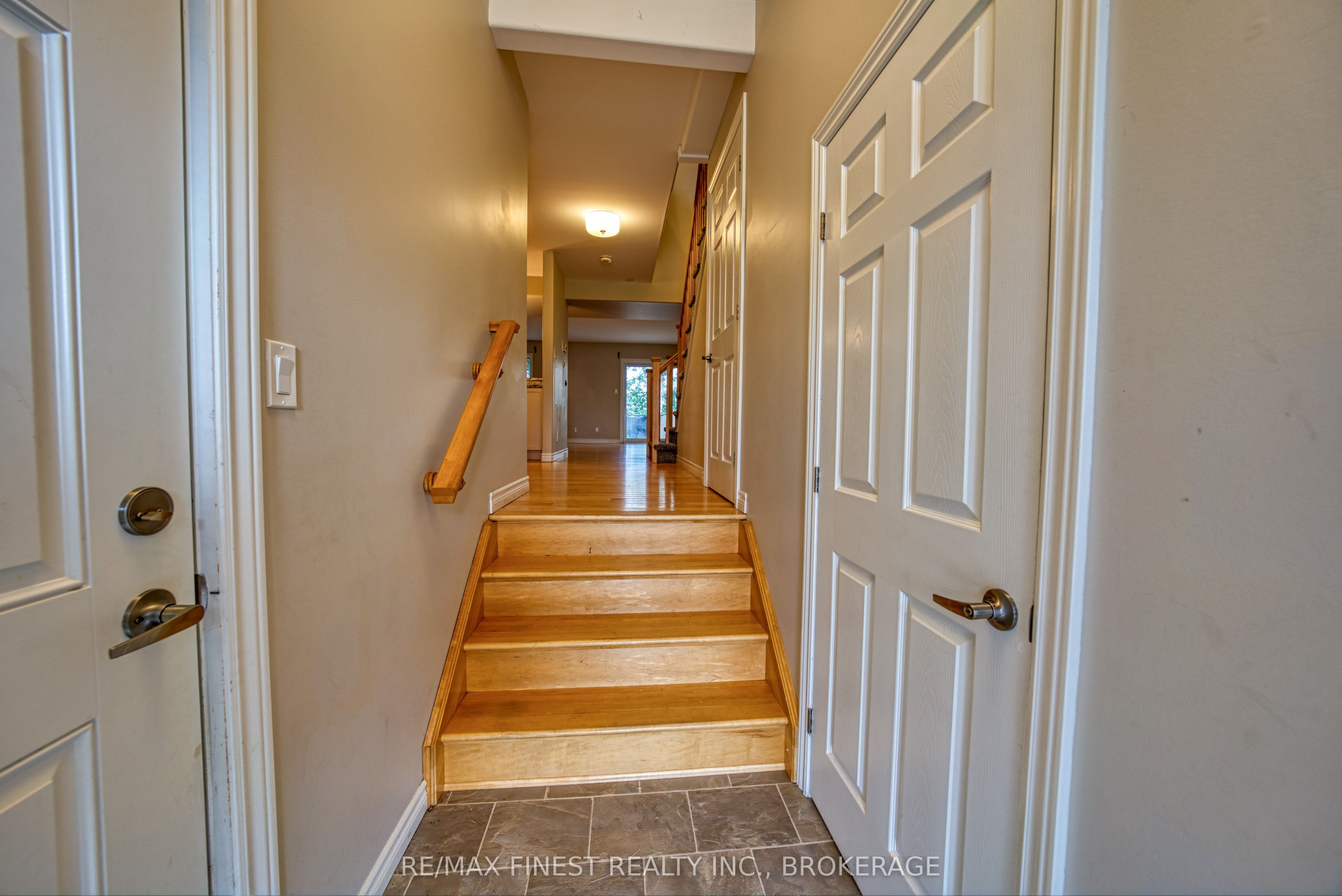 1010 Rosanna Avenue Property Photo 4