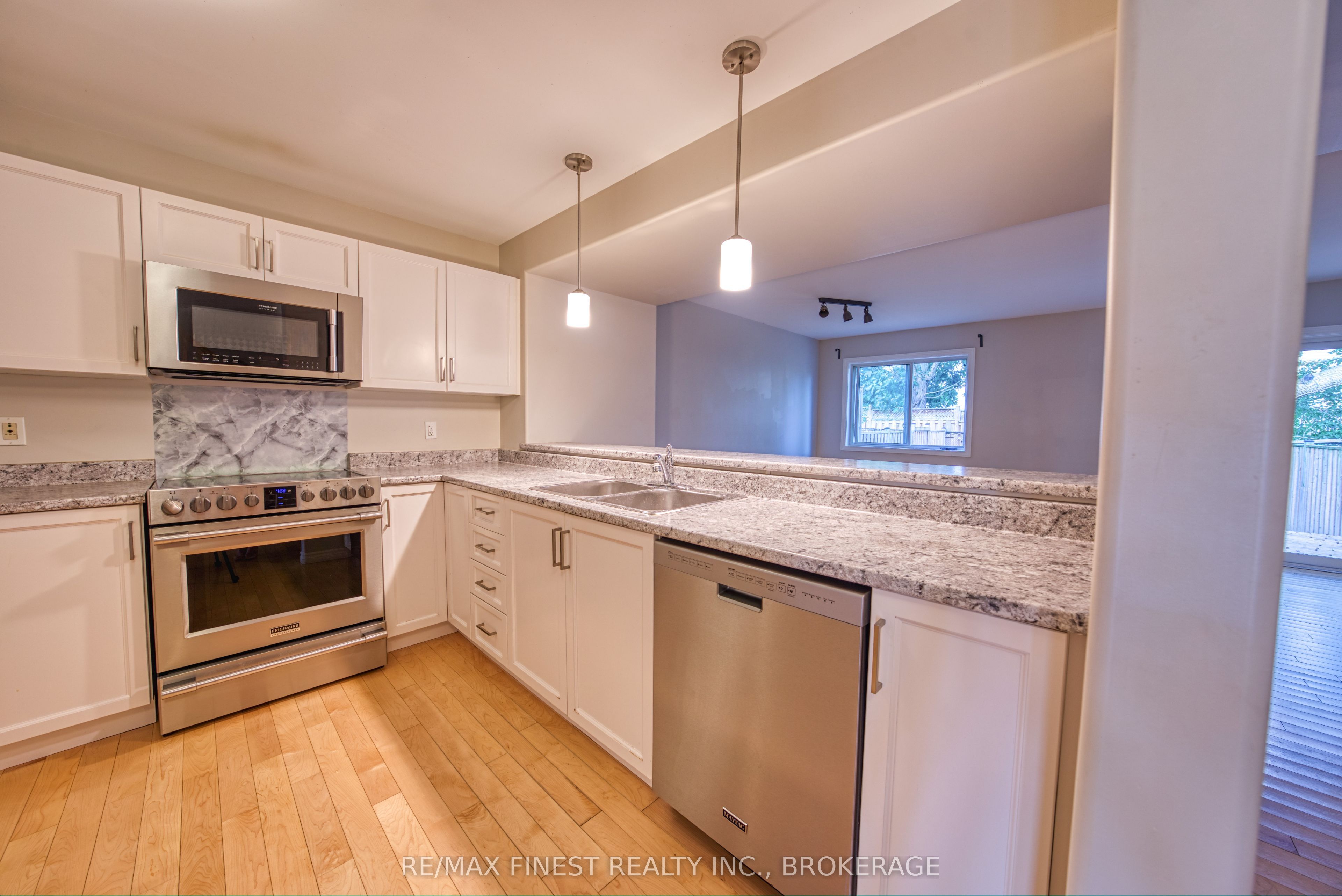 1010 Rosanna Avenue Property Photo 10