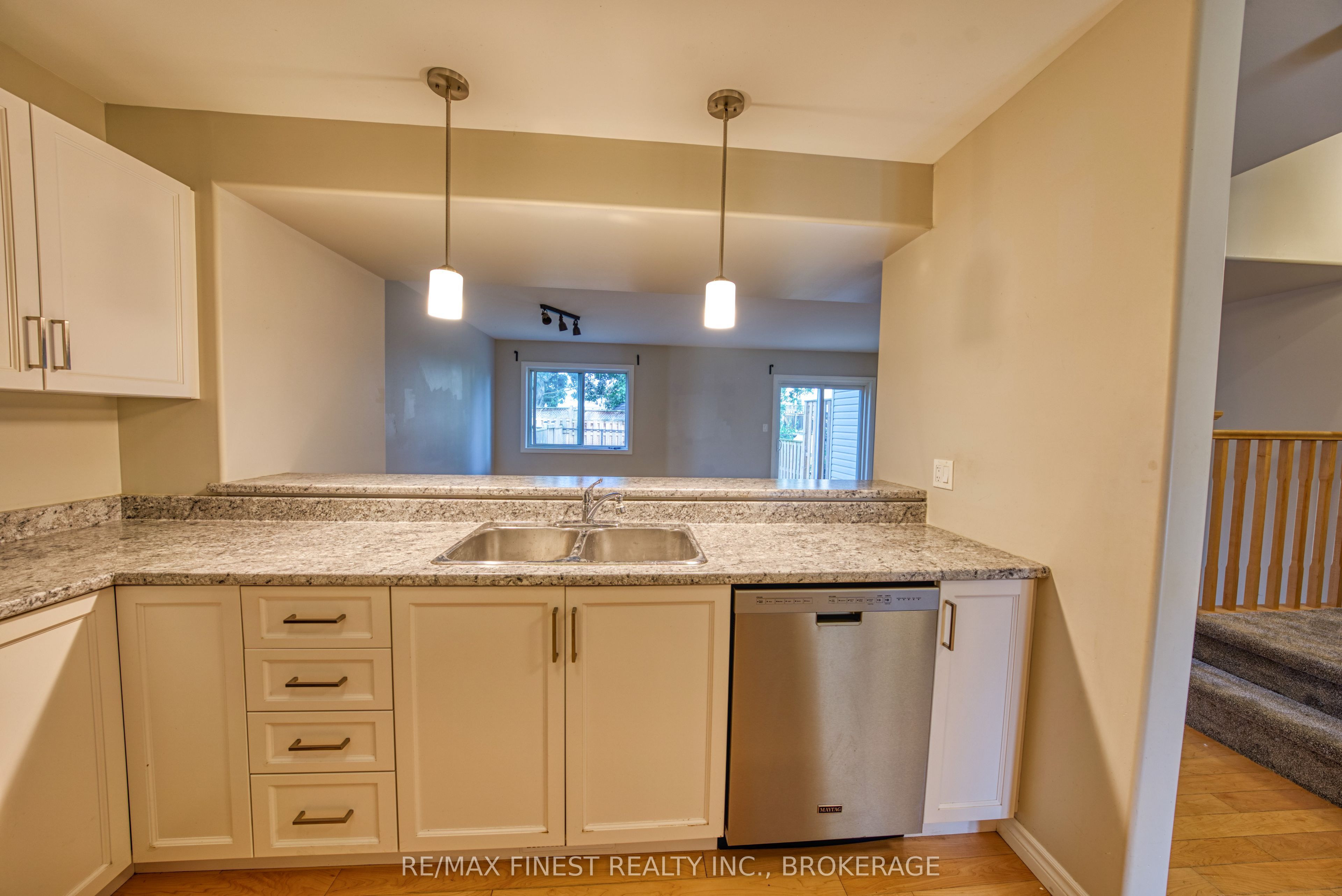 1010 Rosanna Avenue Property Photo 11