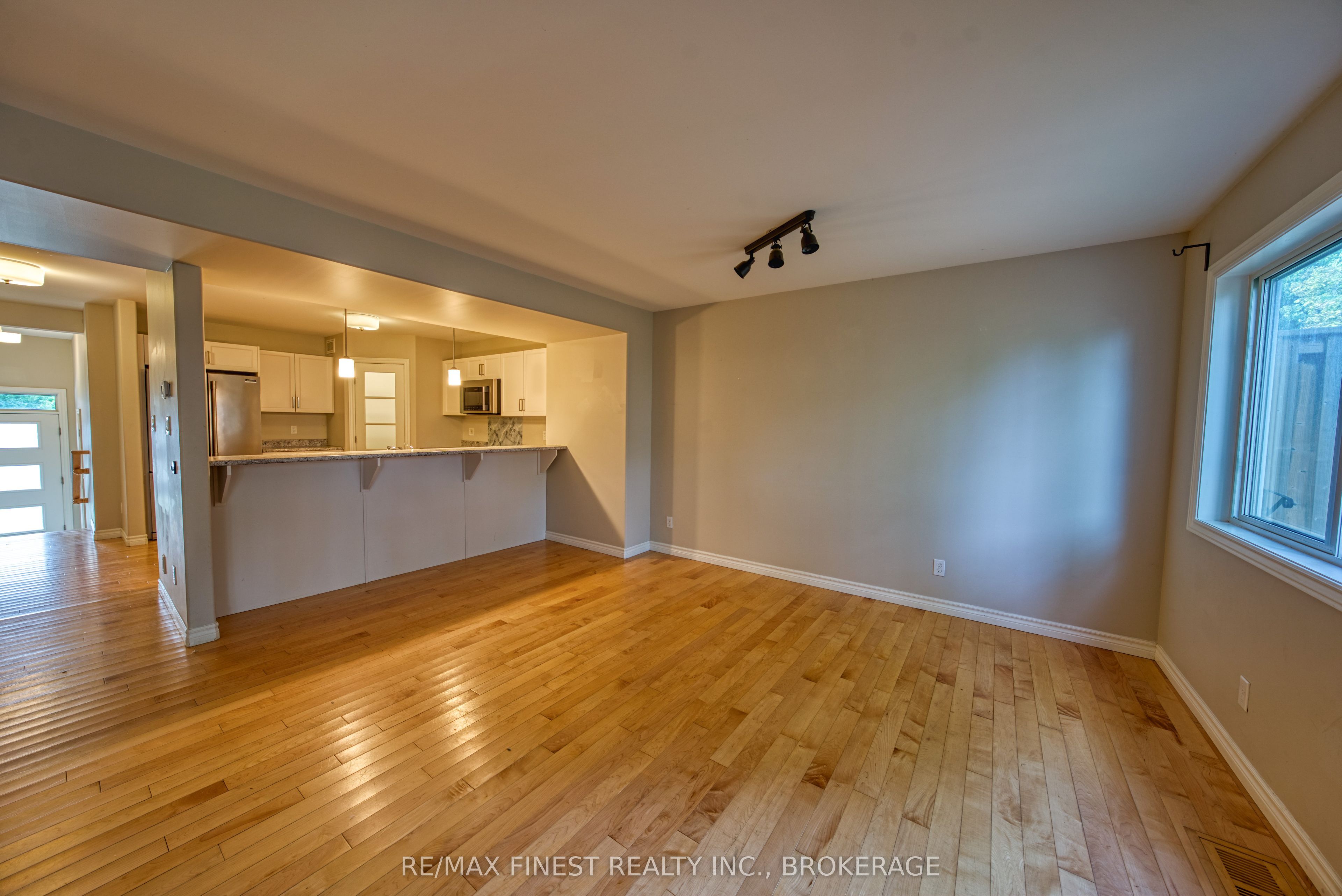 1010 Rosanna Avenue Property Photo 12
