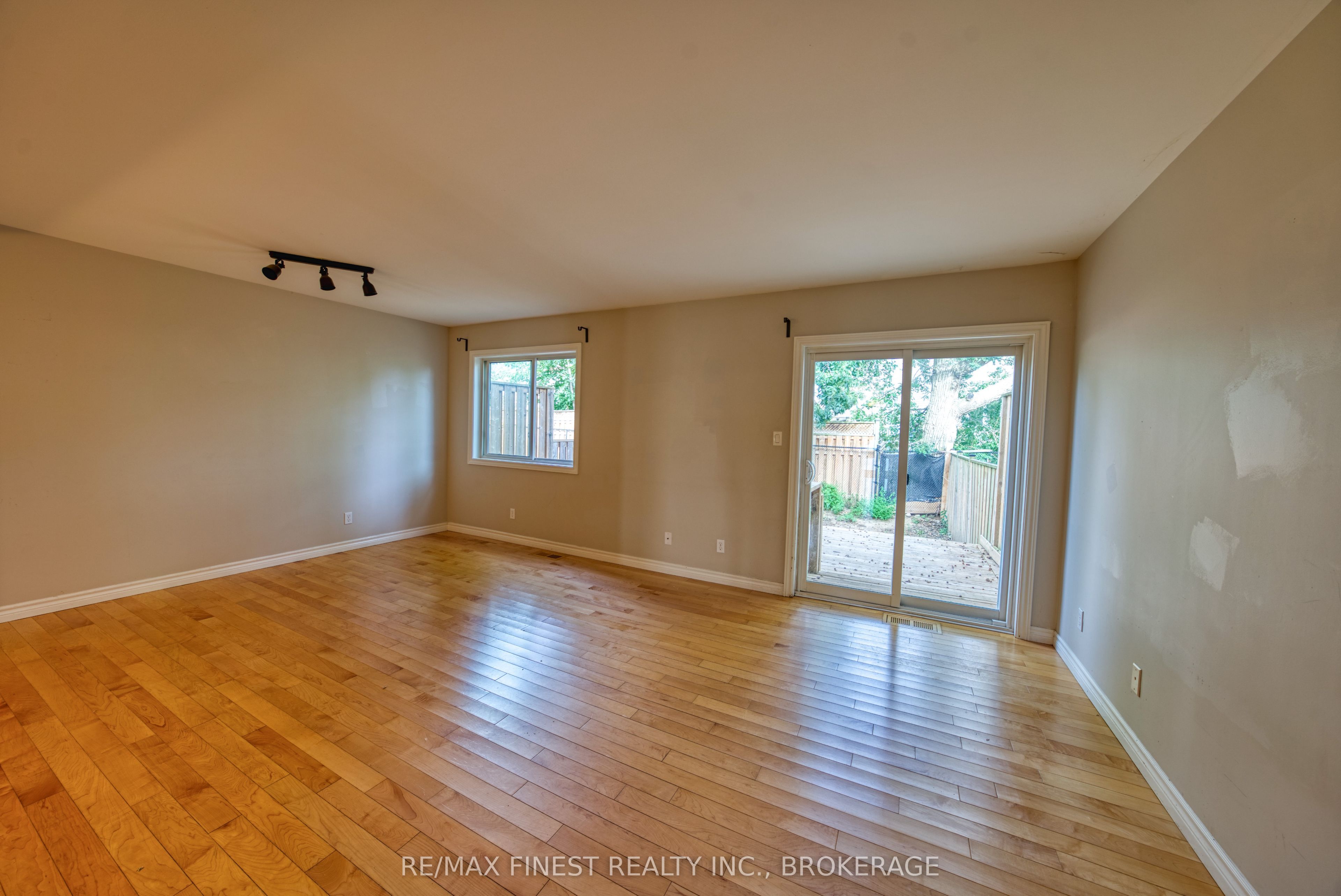 1010 Rosanna Avenue Property Photo 15