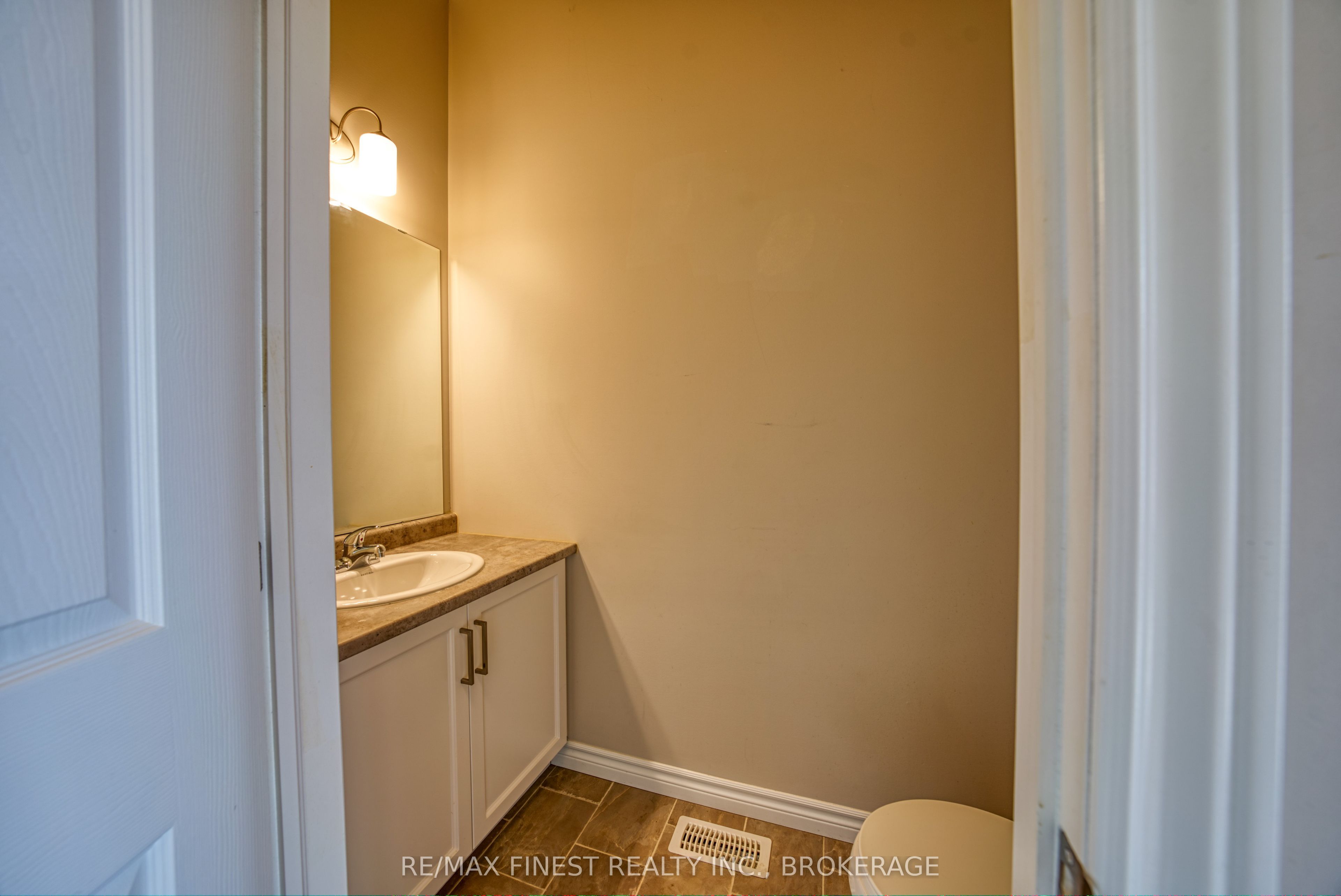 1010 Rosanna Avenue Property Photo 17