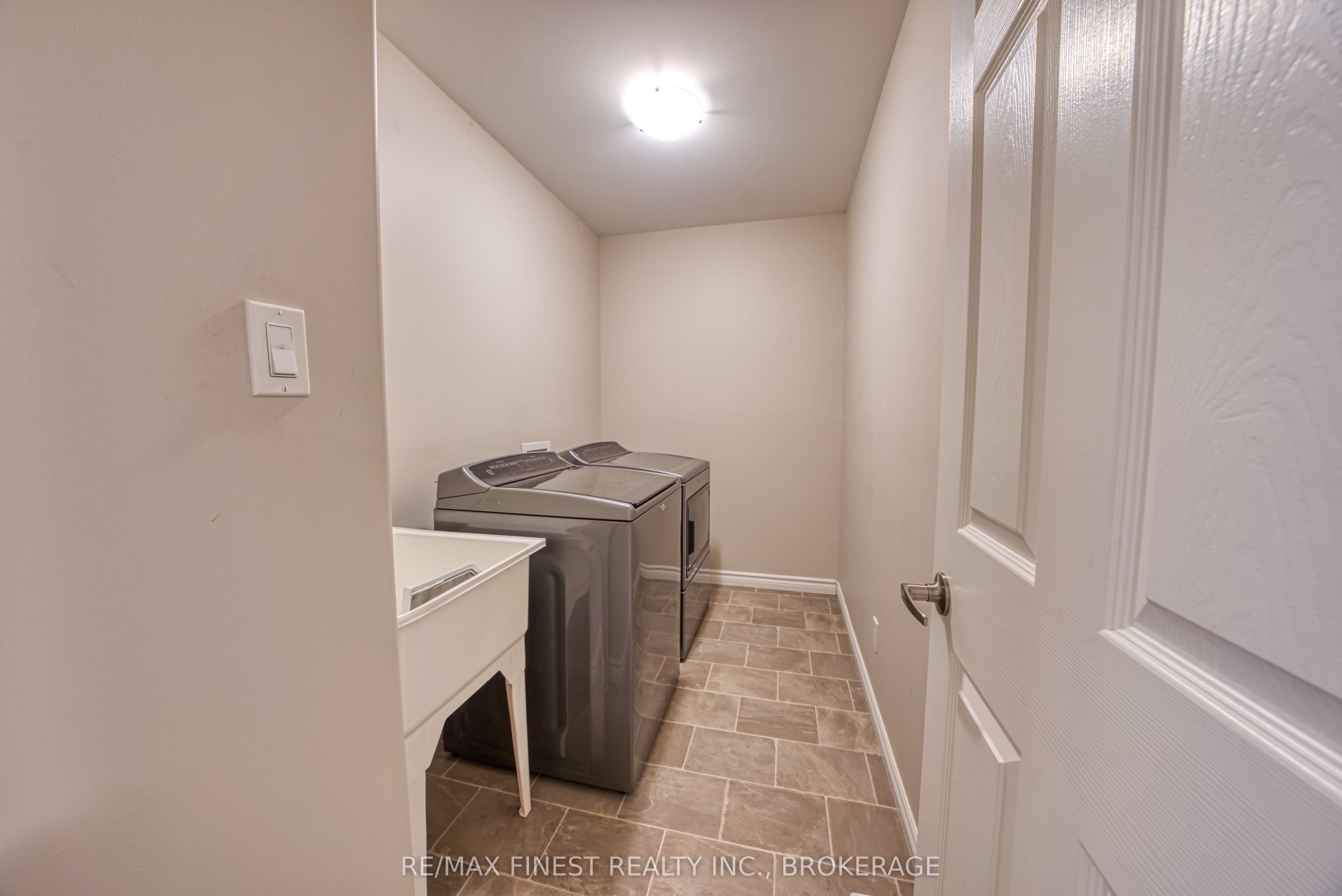 1010 Rosanna Avenue Property Photo 21