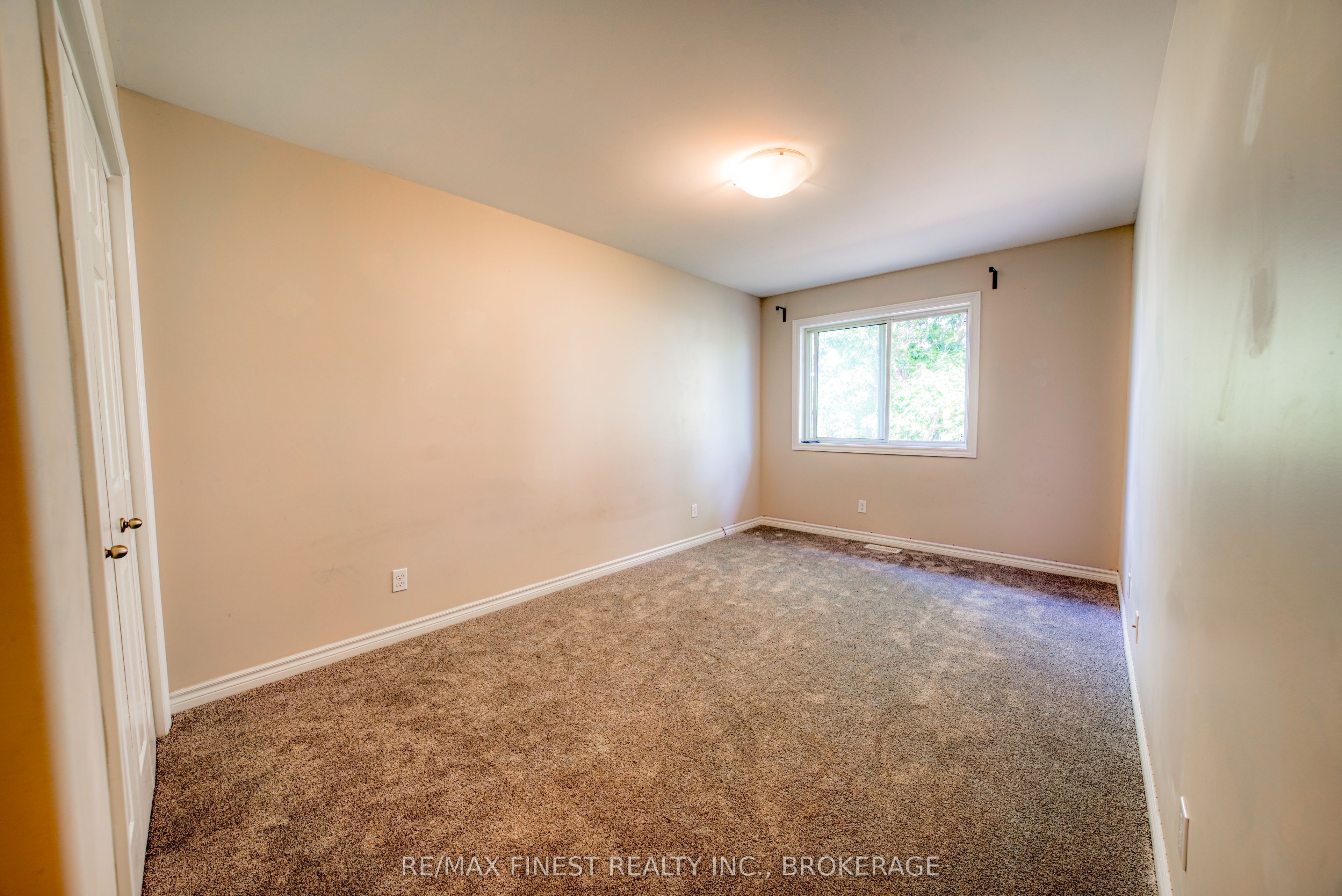 1010 Rosanna Avenue Property Photo 22