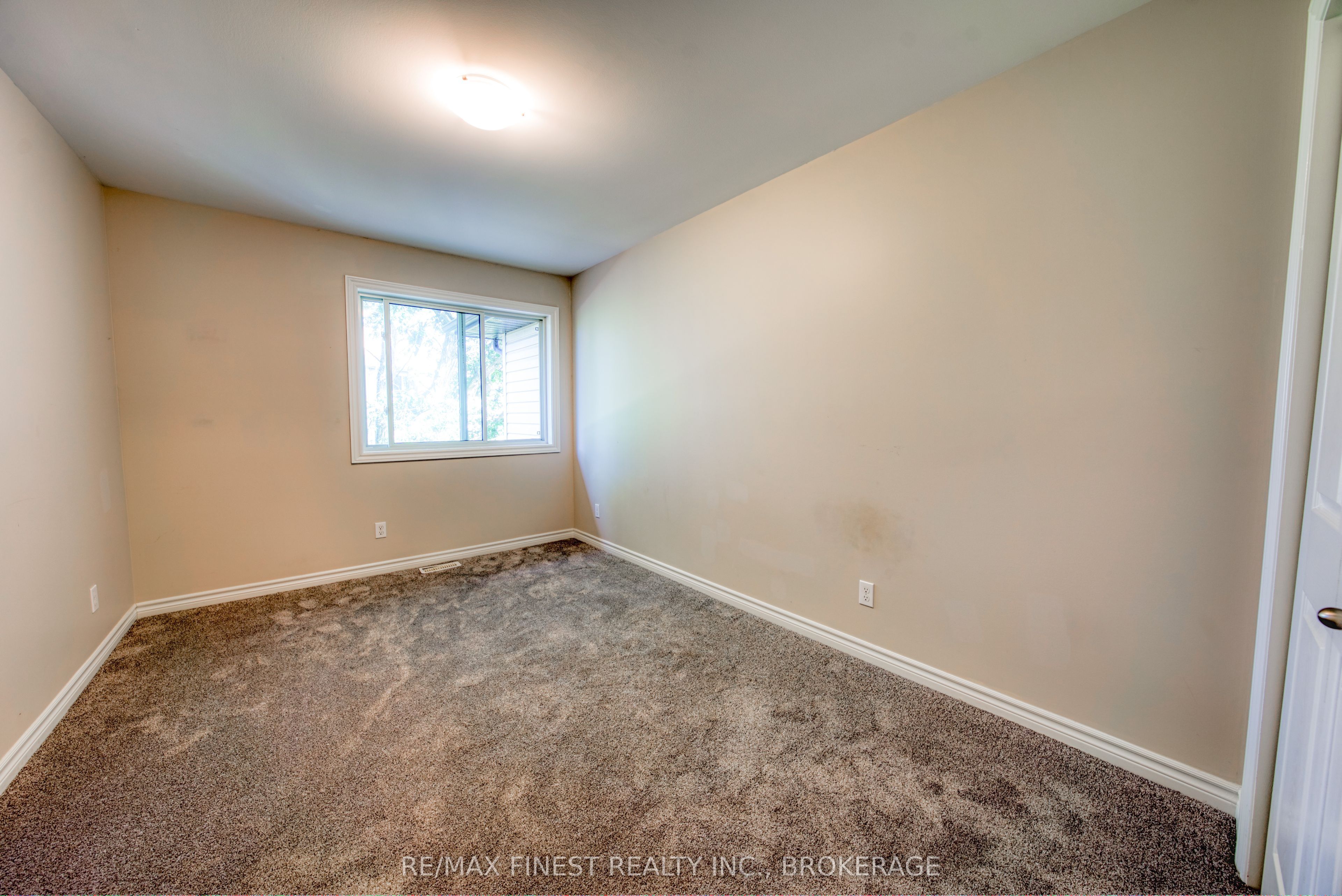 1010 Rosanna Avenue Property Photo 24
