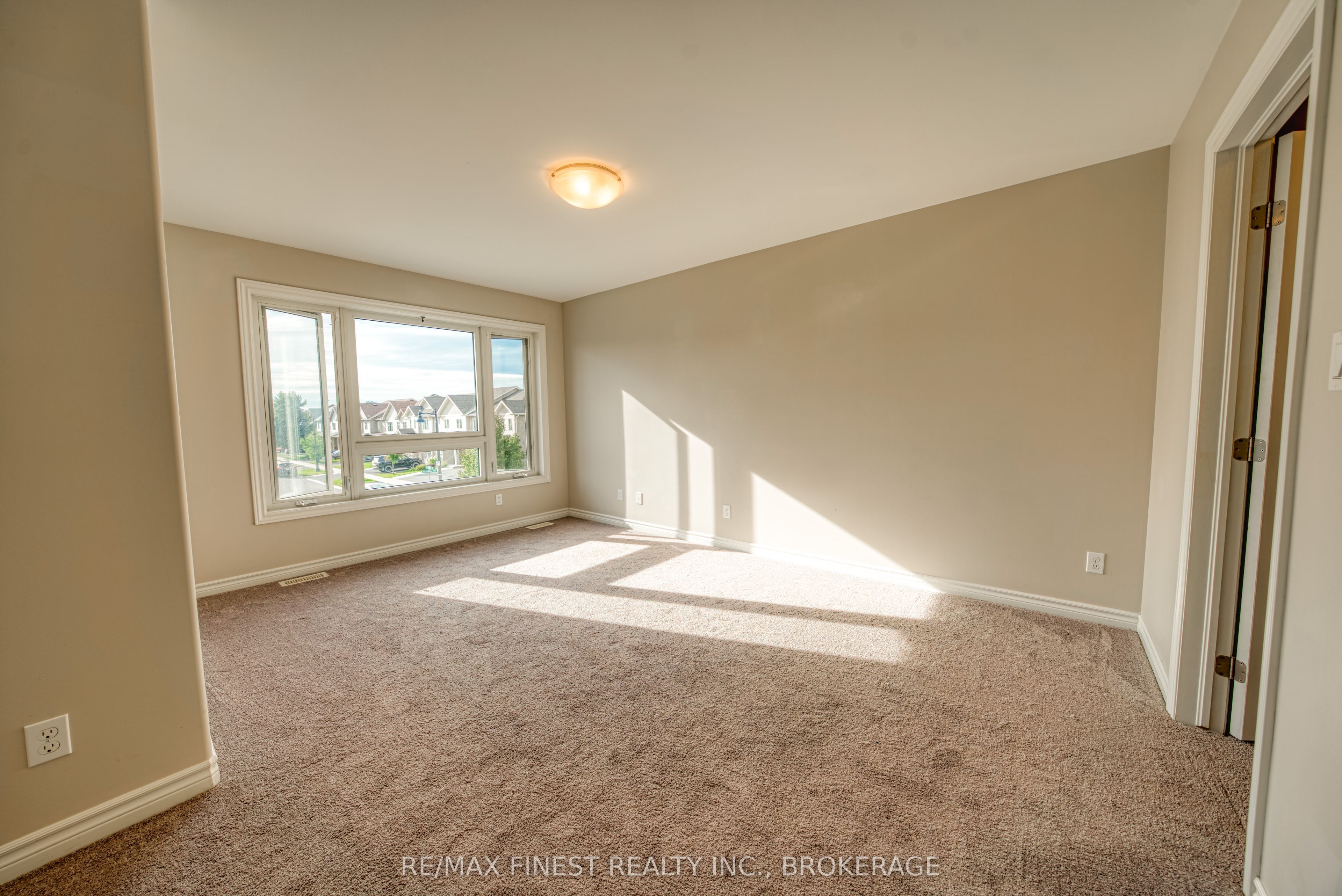 1010 Rosanna Avenue Property Photo 27