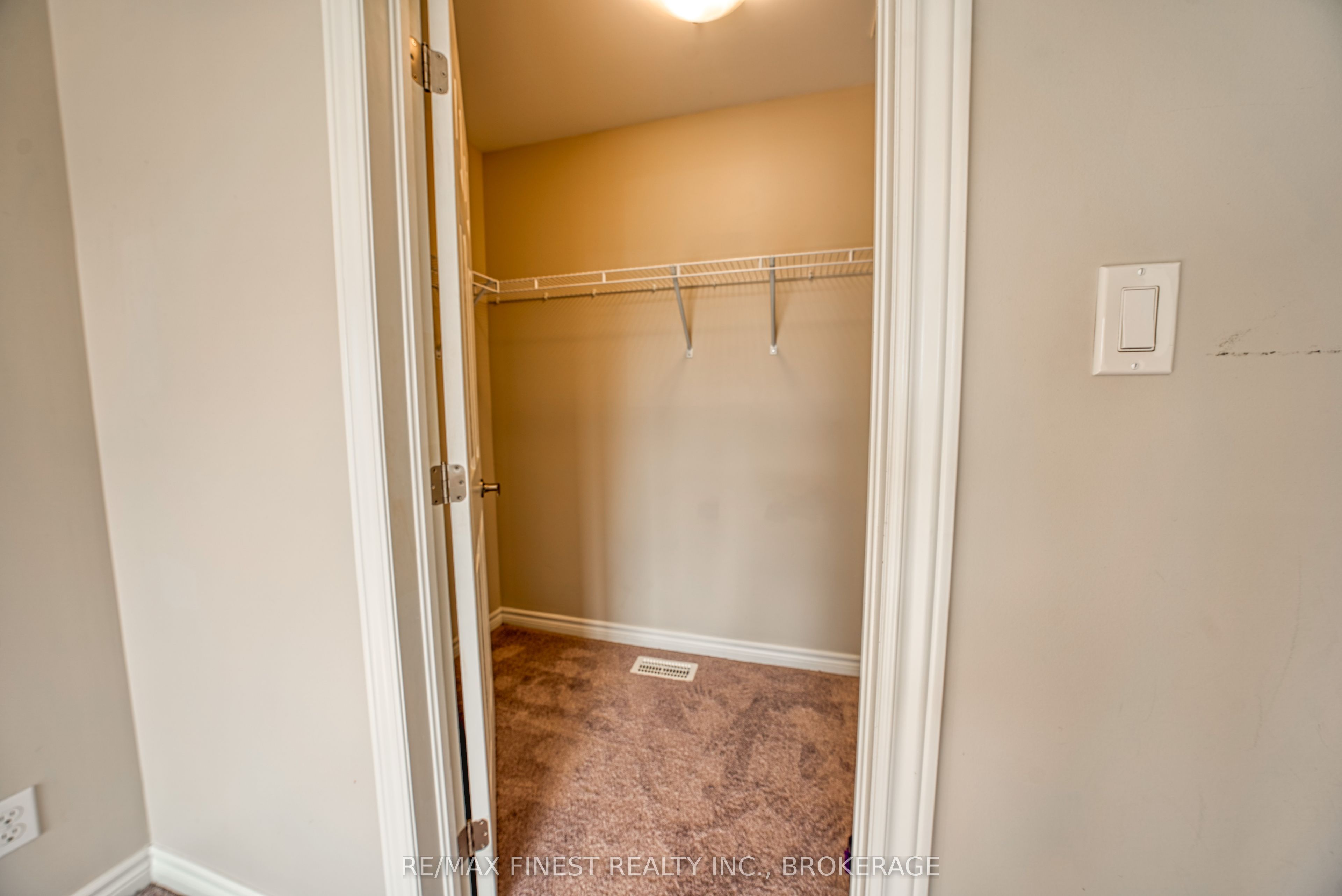1010 Rosanna Avenue Property Photo 29