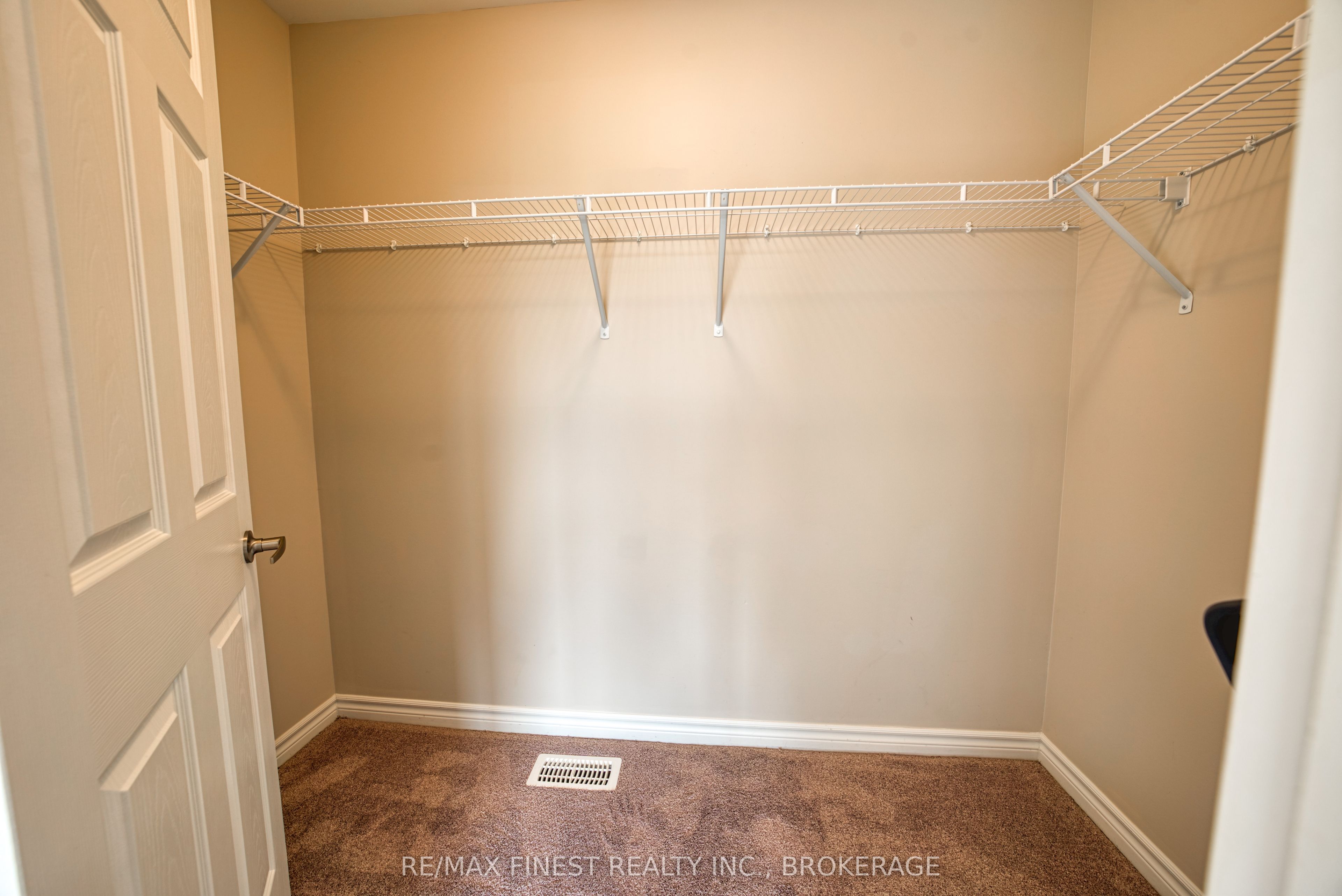 1010 Rosanna Avenue Property Photo 30