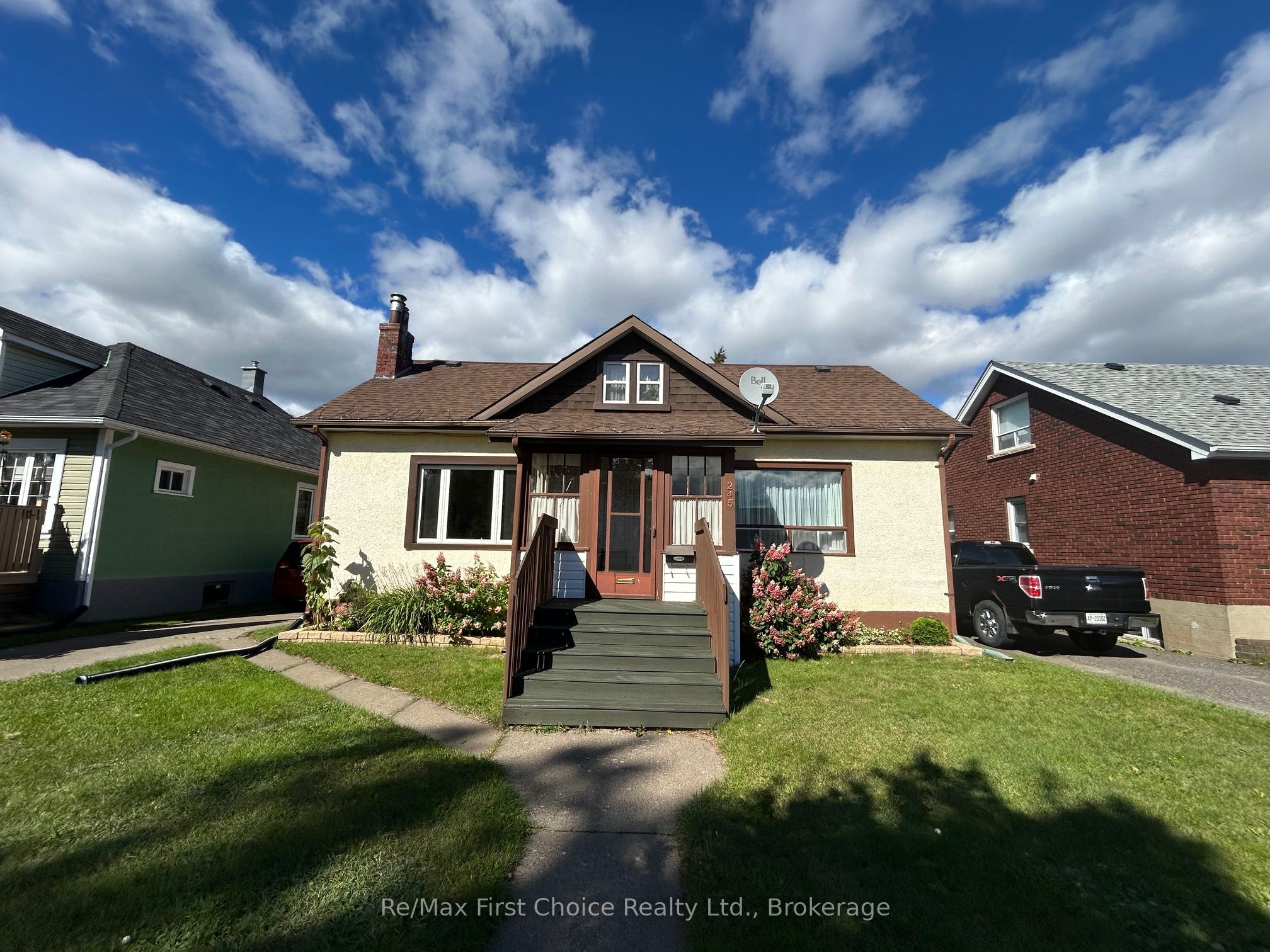 245 Francis Street W Property Photo 1