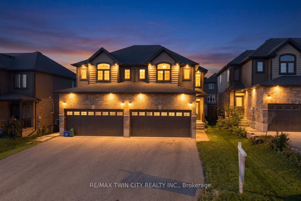 109 Links Crescent N Property Photo 1