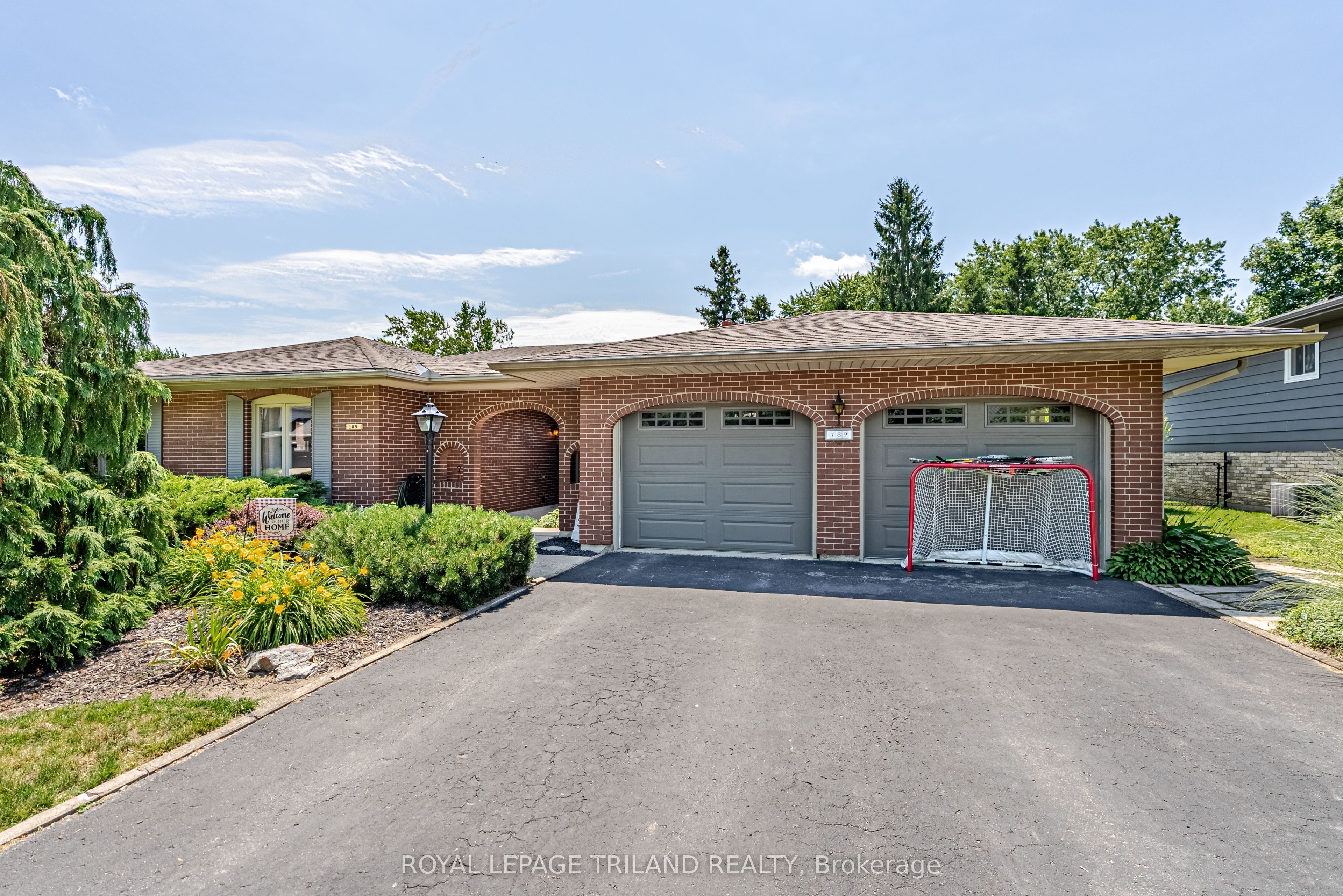 189 Huntington Crescent Property Photo 1