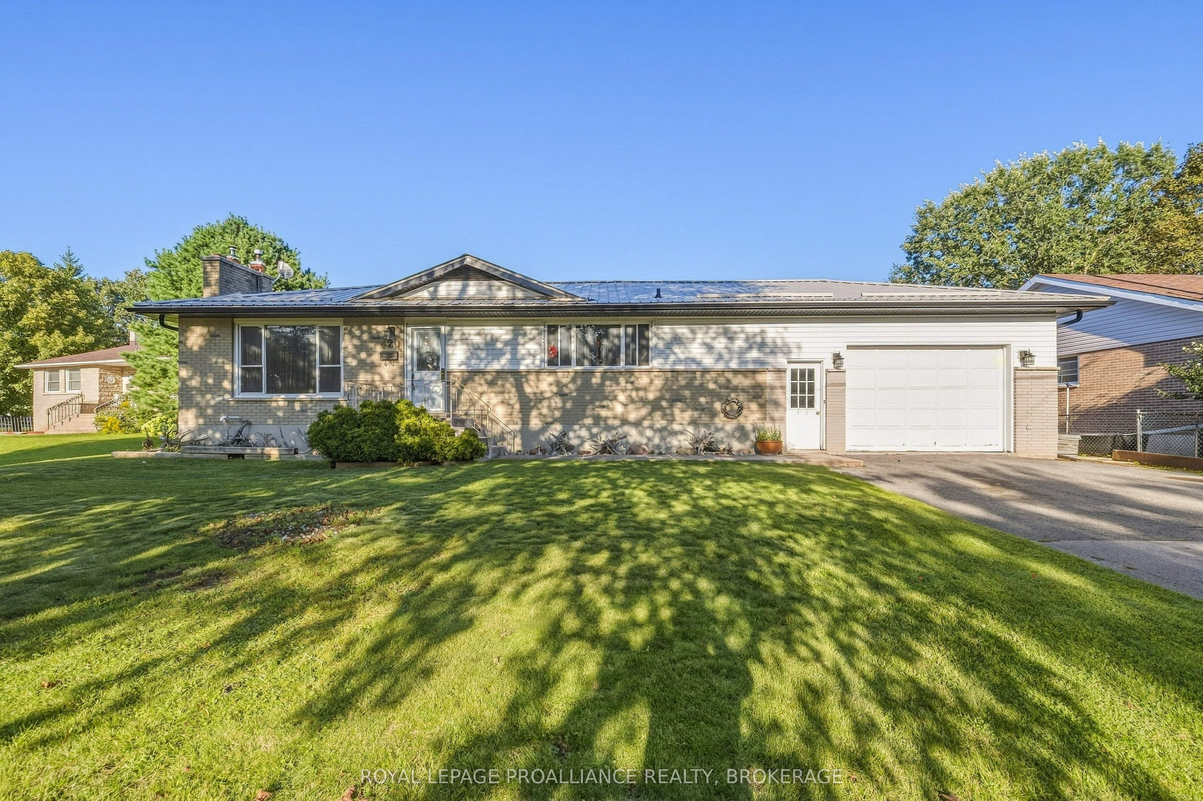 420 Maple Ridge Drive Property Photo 2