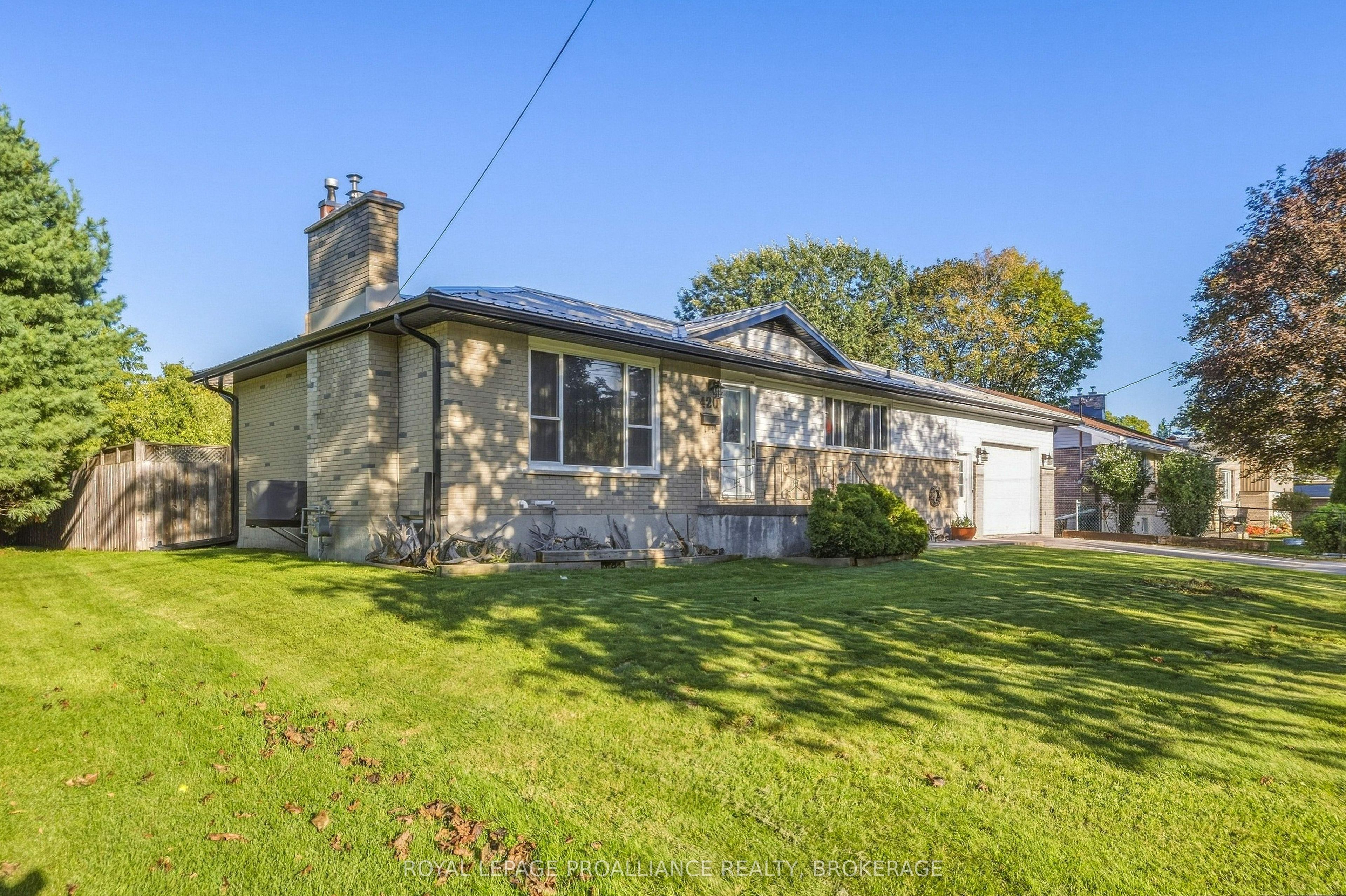 420 Maple Ridge Drive Property Photo 3