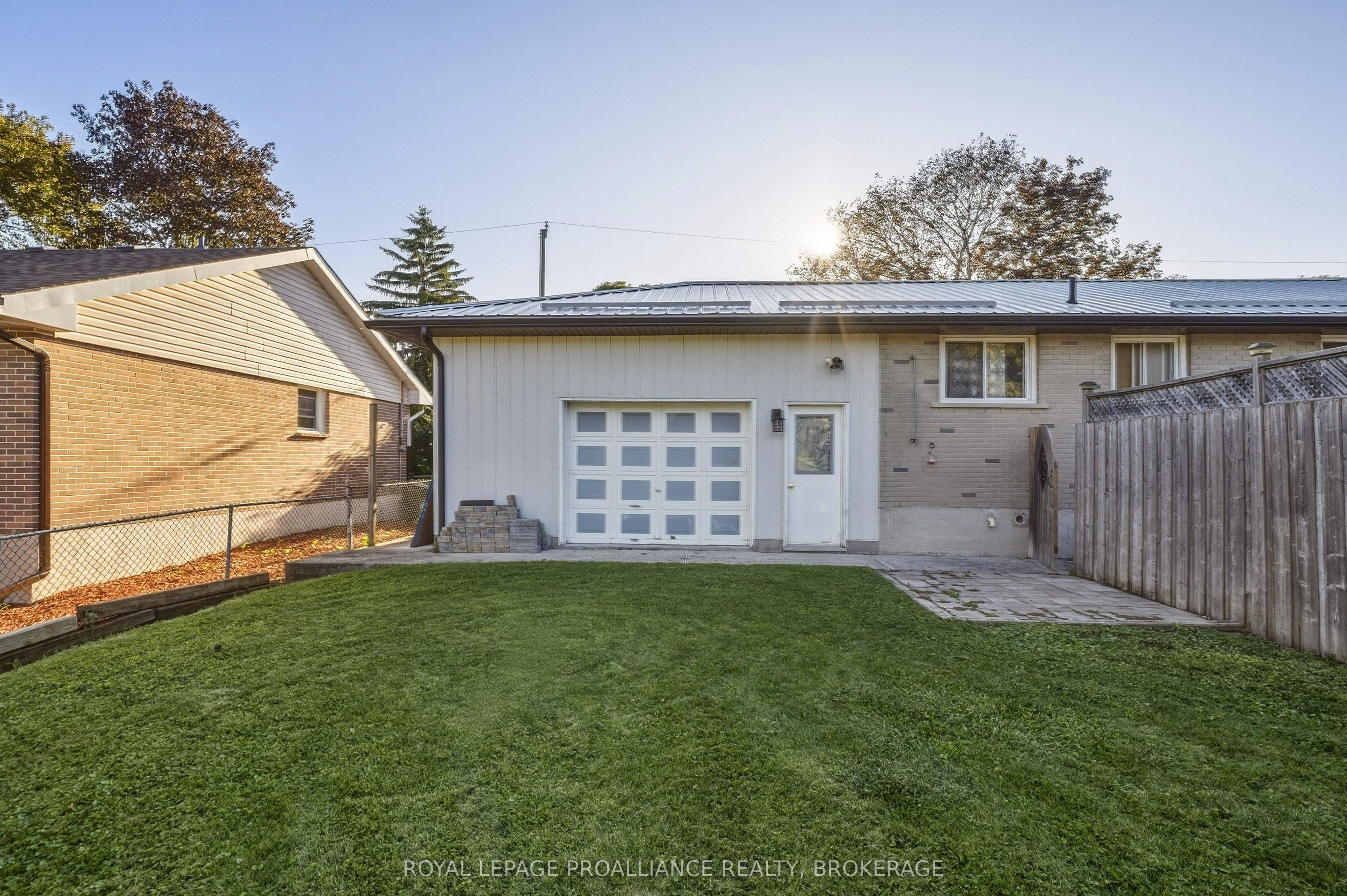 420 Maple Ridge Drive Property Photo 13