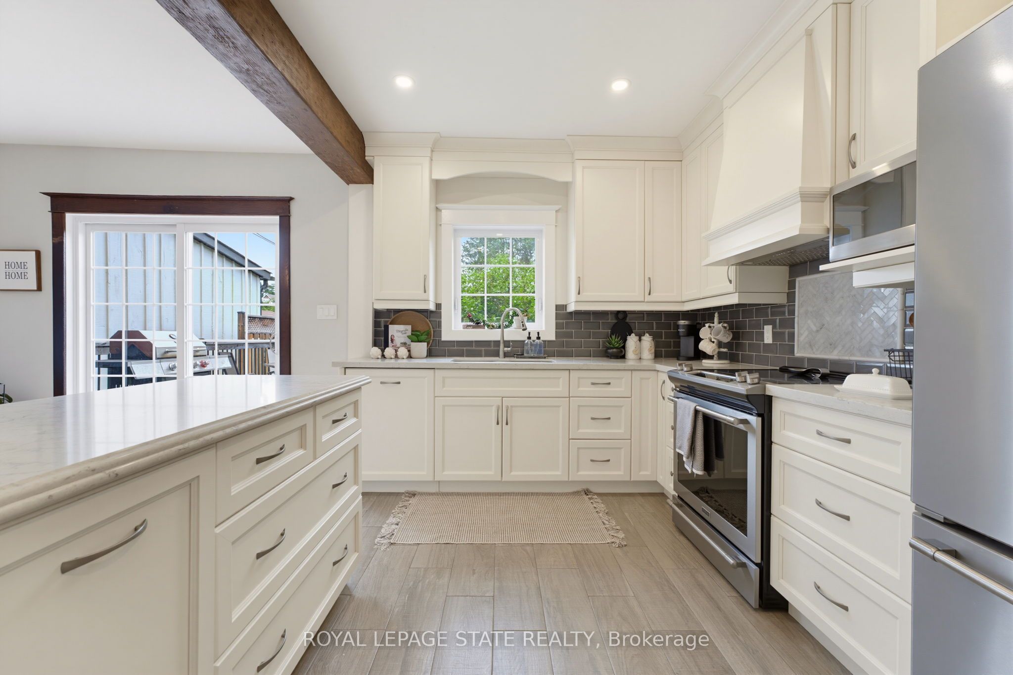 394 Charlton Avenue W Property Photo 1