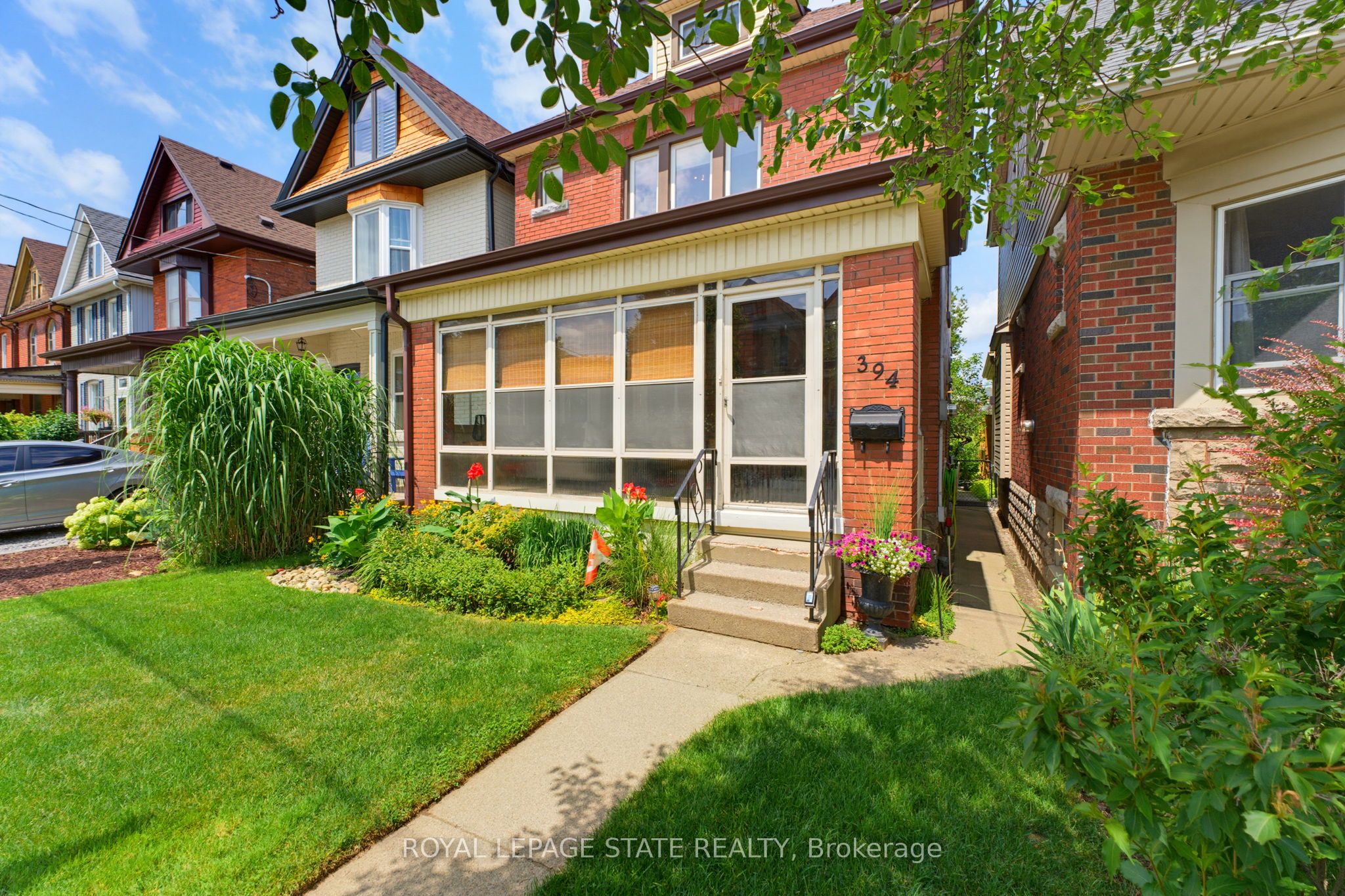 394 Charlton Avenue W Property Photo 2