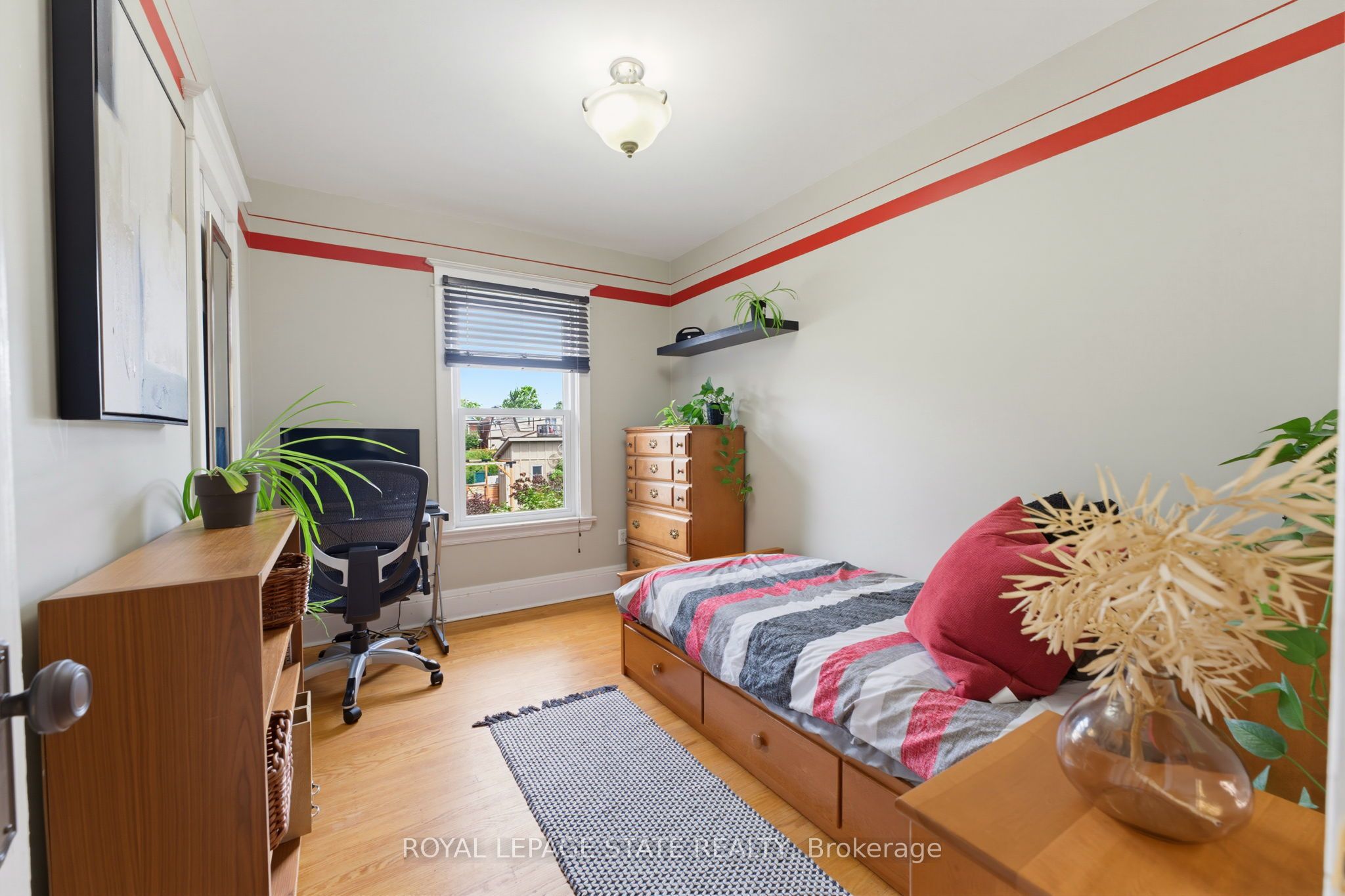394 Charlton Avenue W Property Photo 24