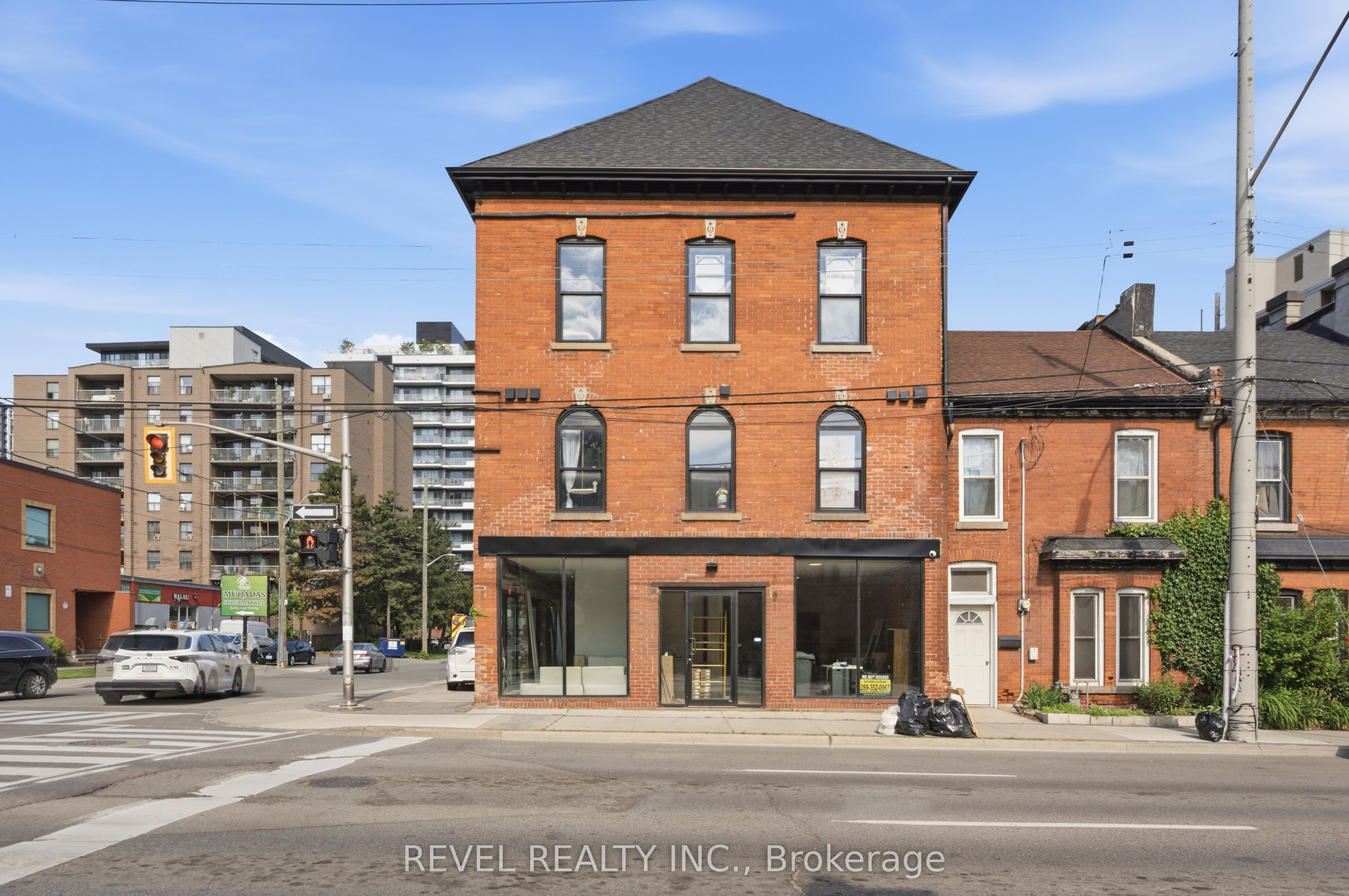 45 Wellington Street N Property Photo 1