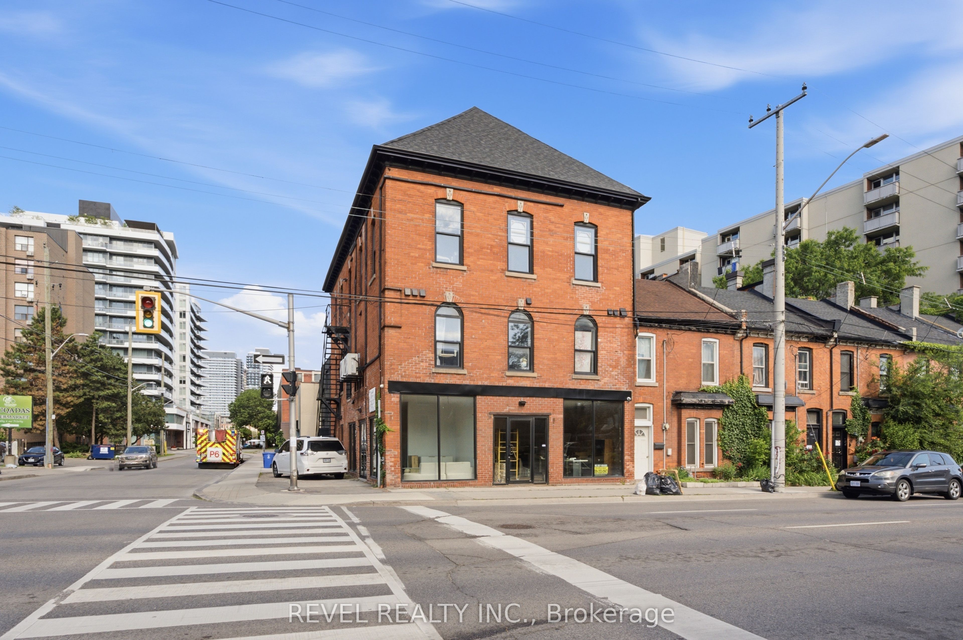 45 Wellington Street N Property Photo 2
