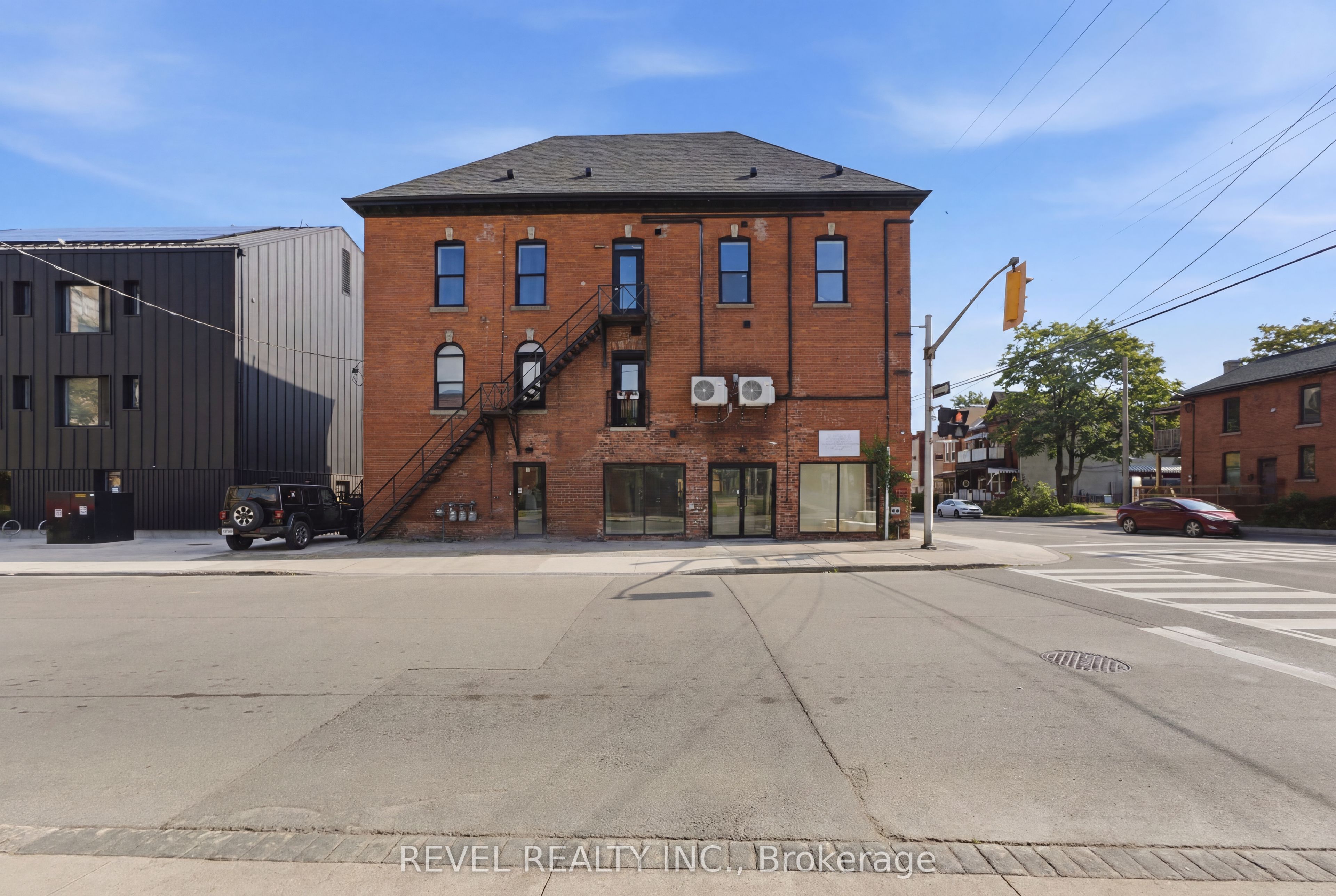 45 Wellington Street N Property Photo 3