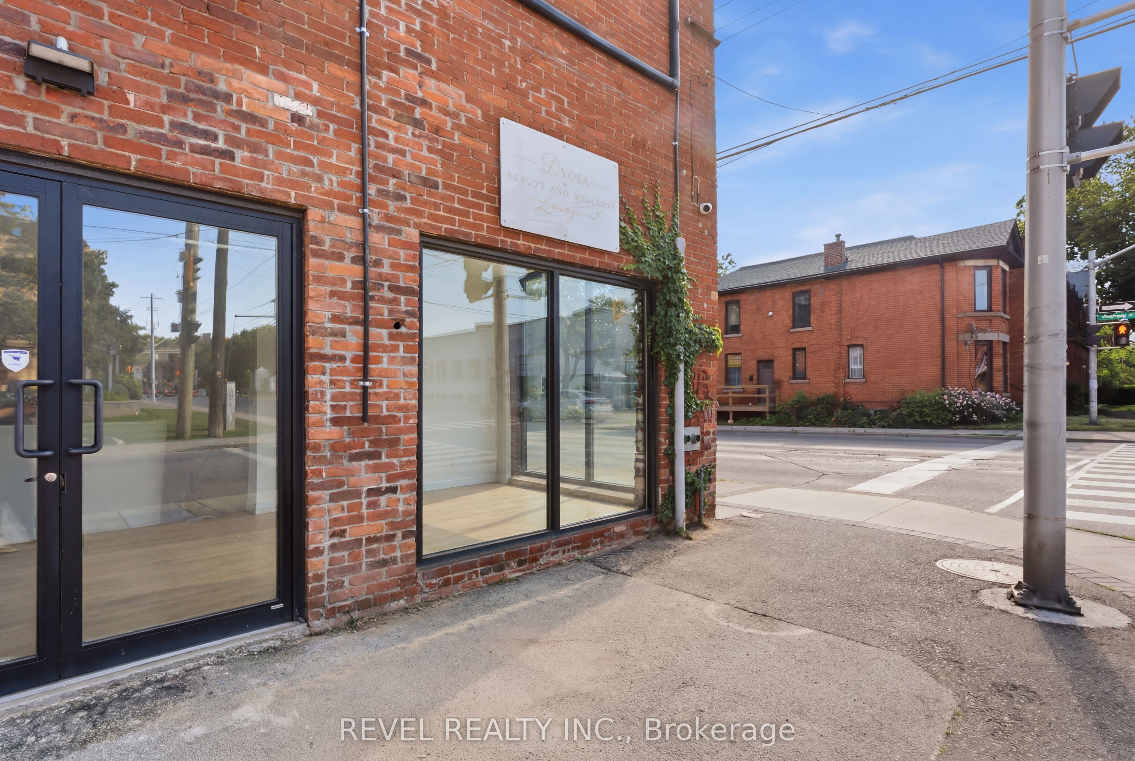 45 Wellington Street N Property Photo 5