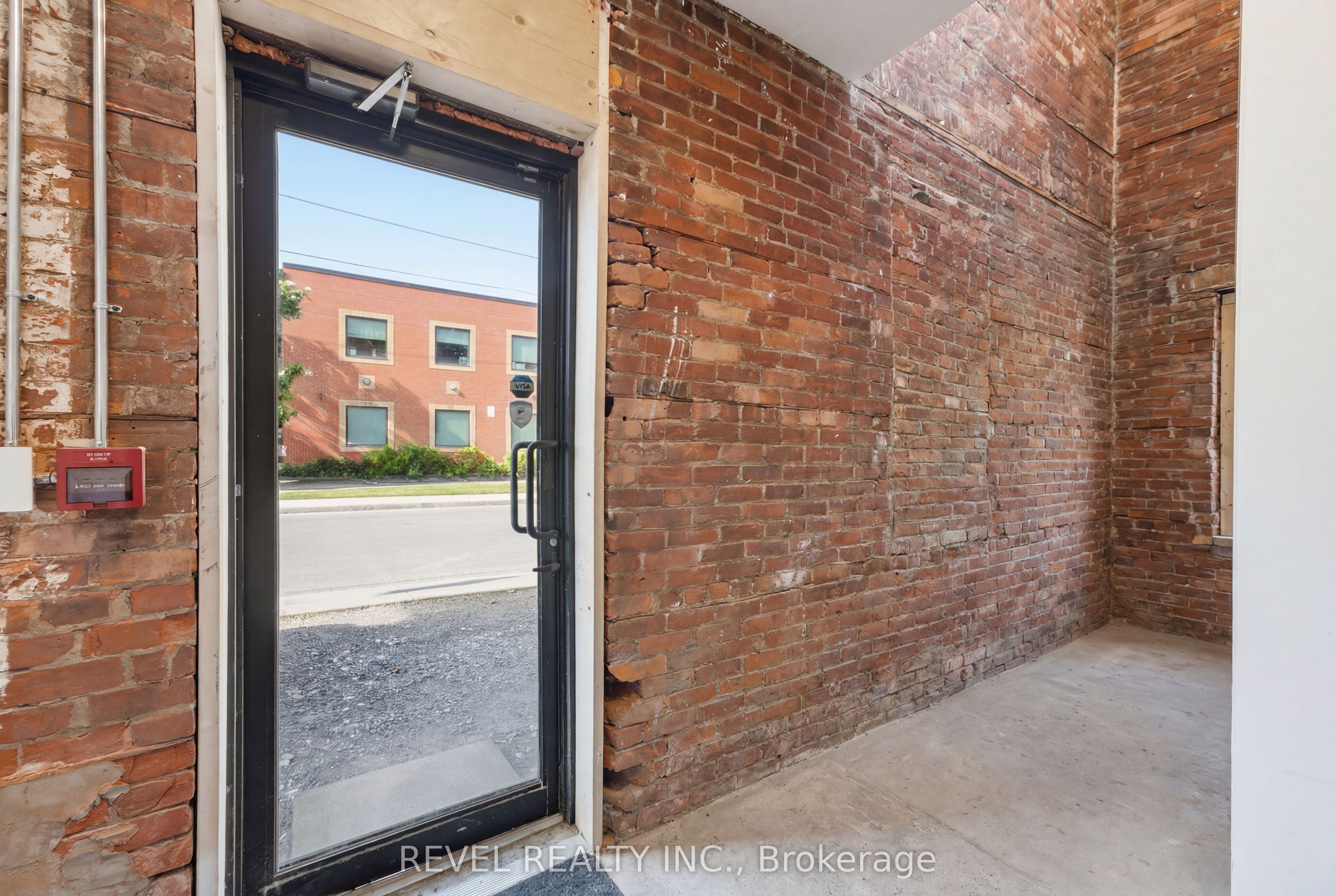 45 Wellington Street N Property Photo 7