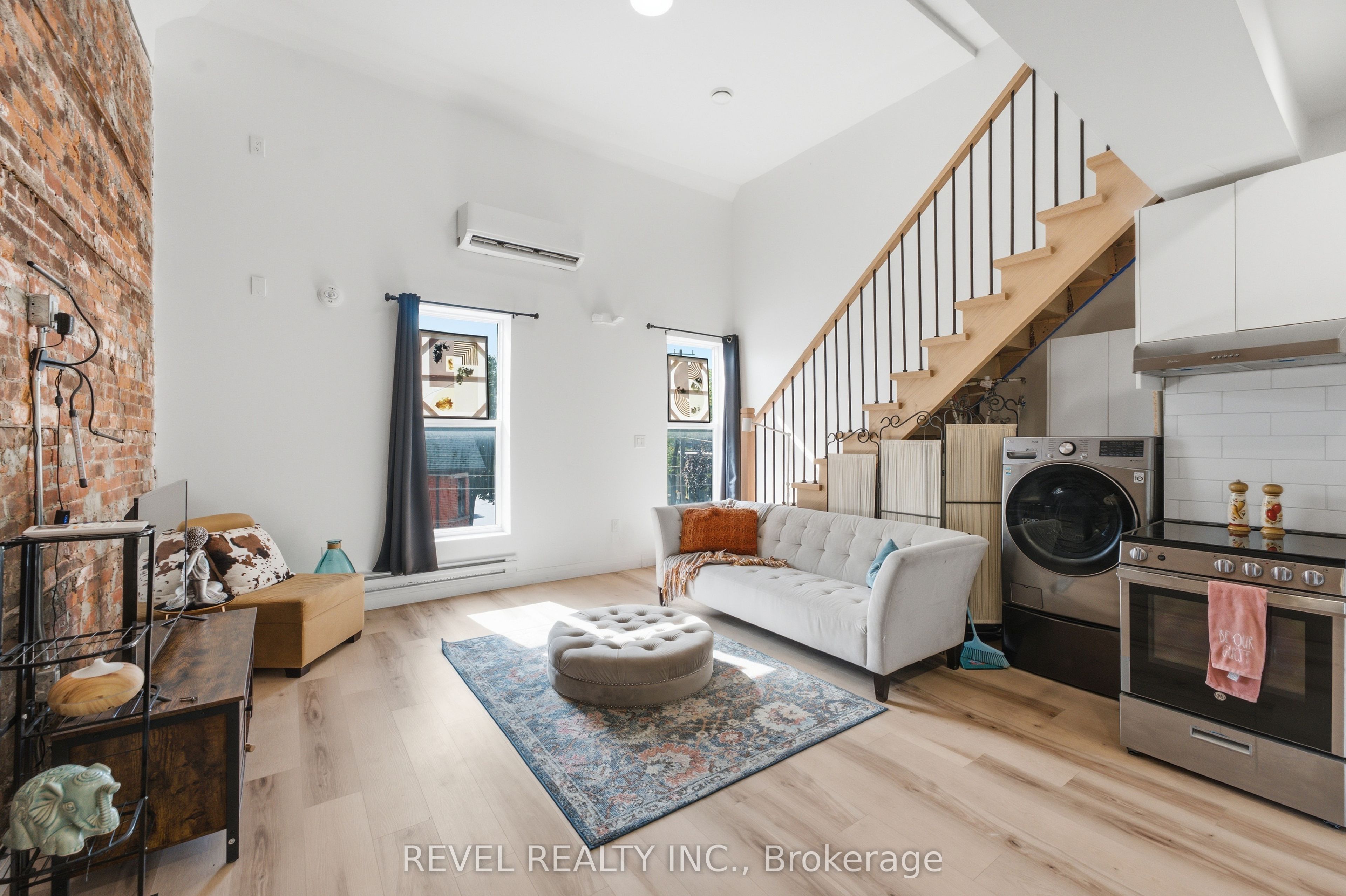 45 Wellington Street N Property Photo 11