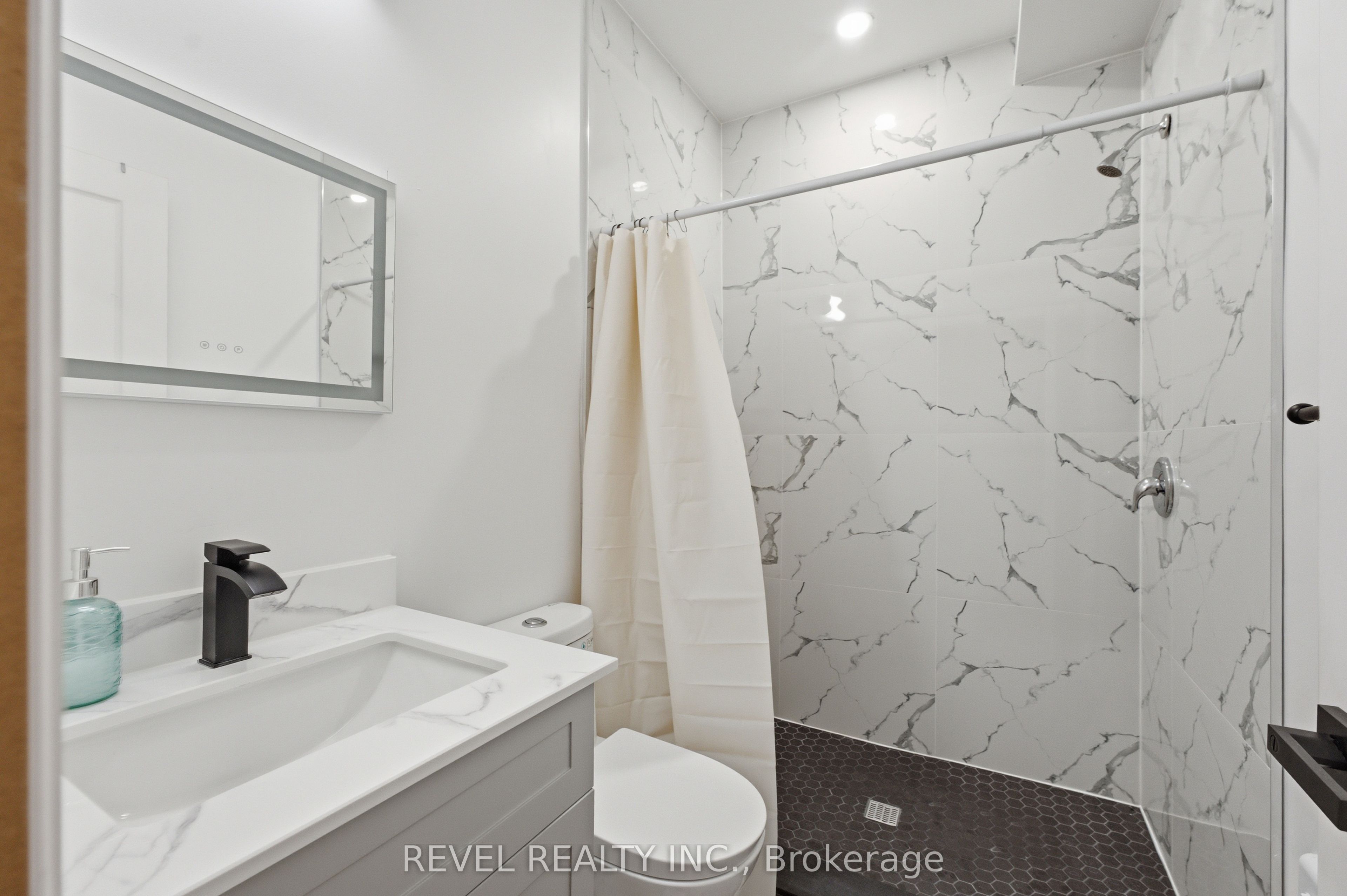 45 Wellington Street N Property Photo 15