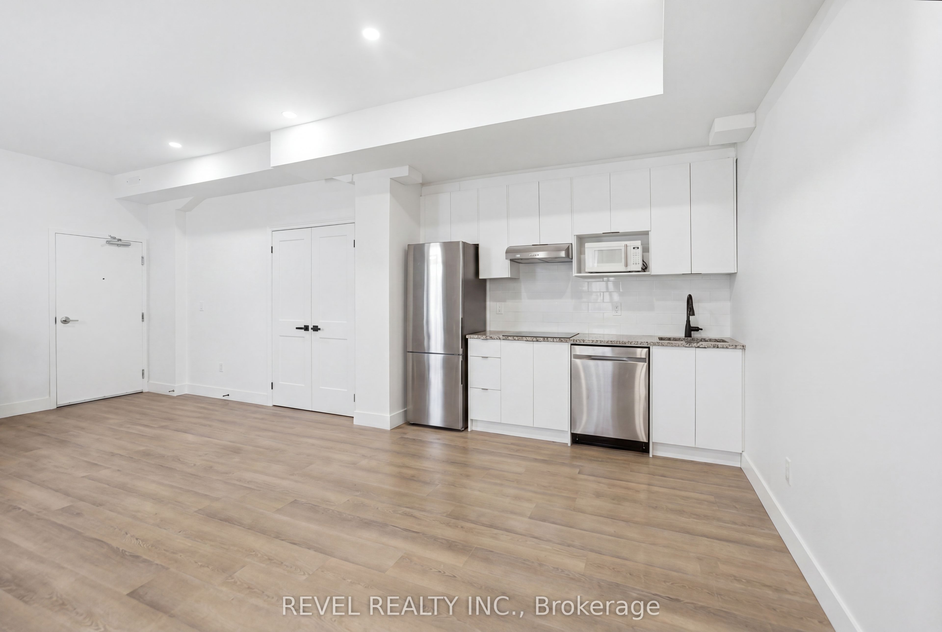 45 Wellington Street N Property Photo 20