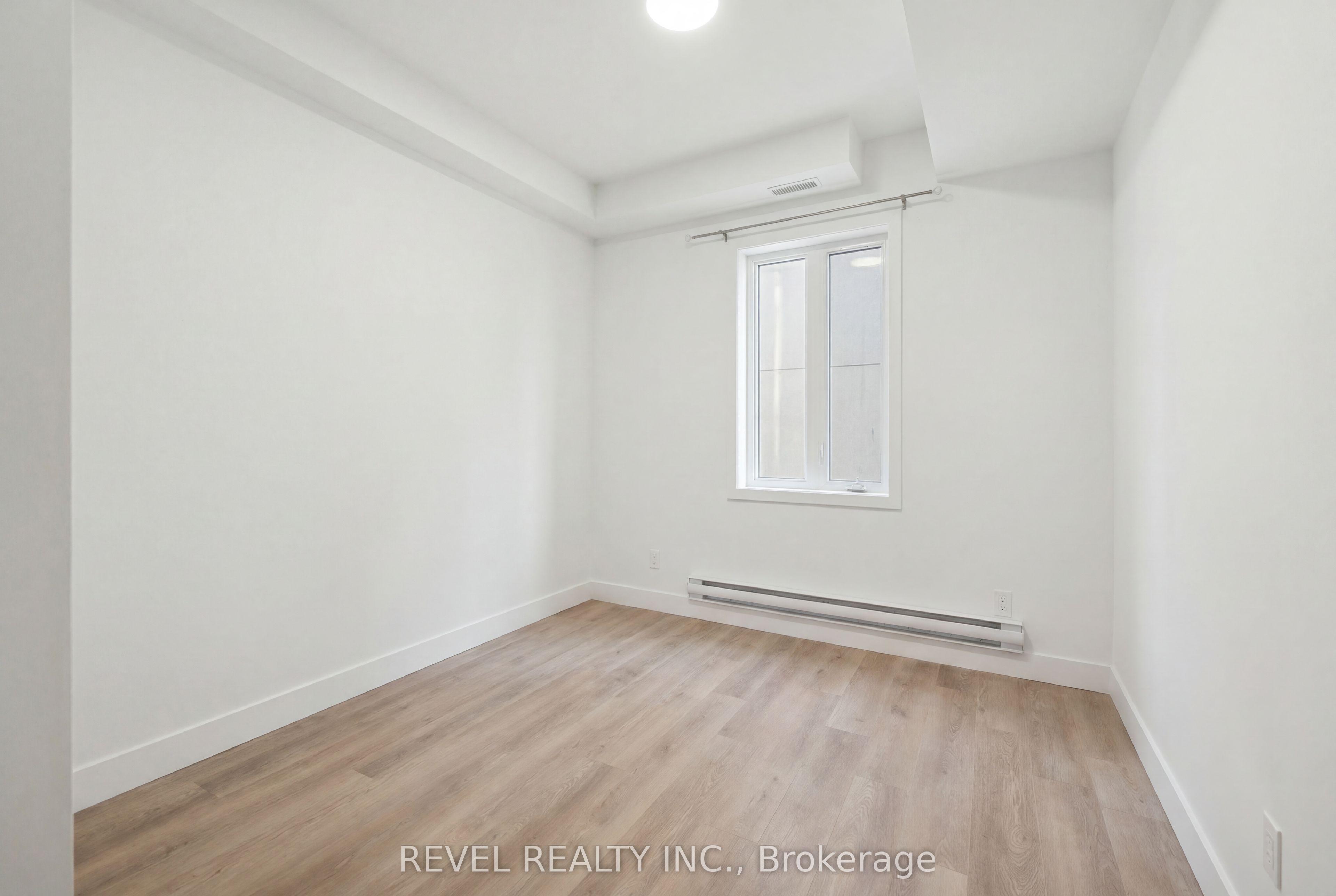 45 Wellington Street N Property Photo 22