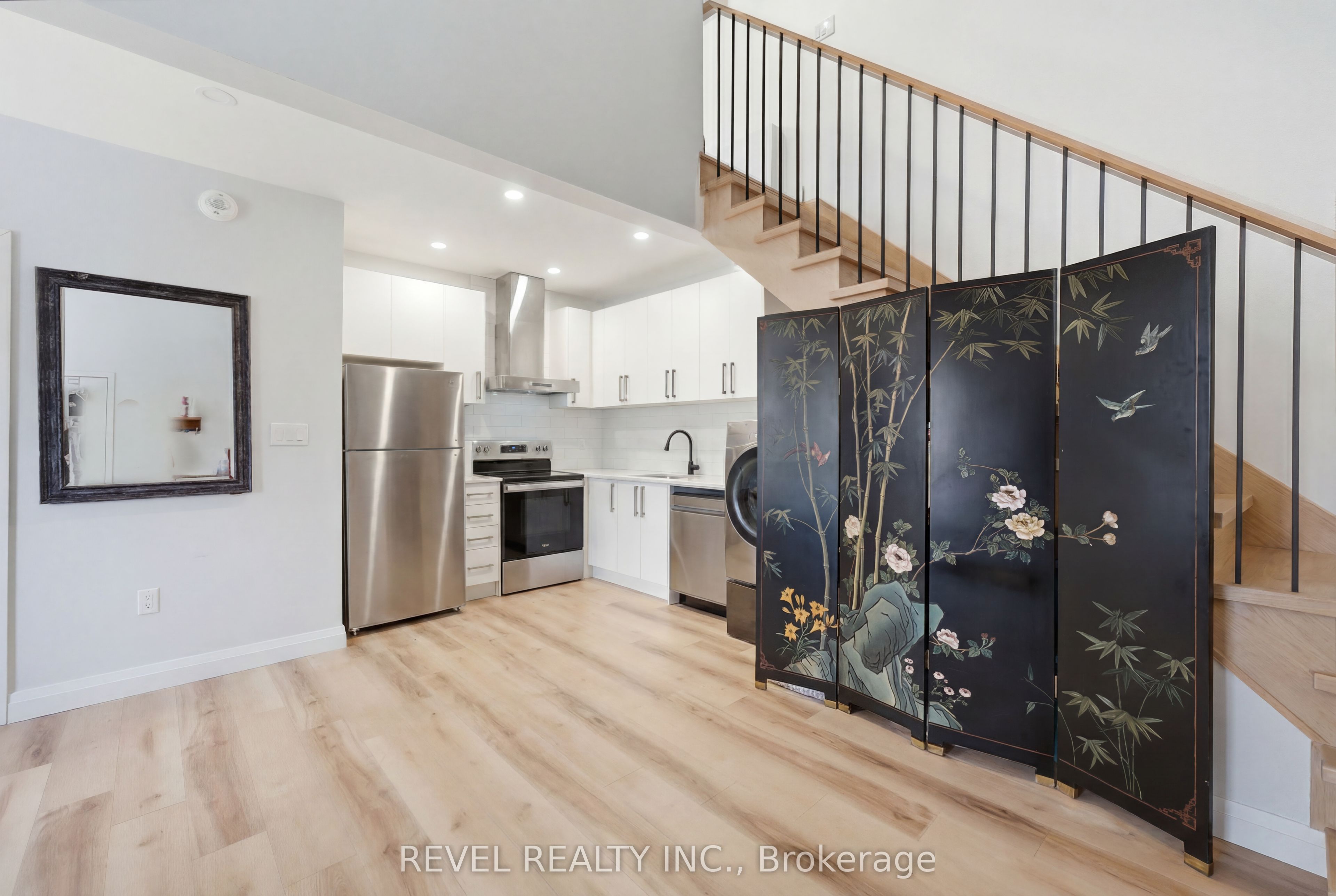 45 Wellington Street N Property Photo 23