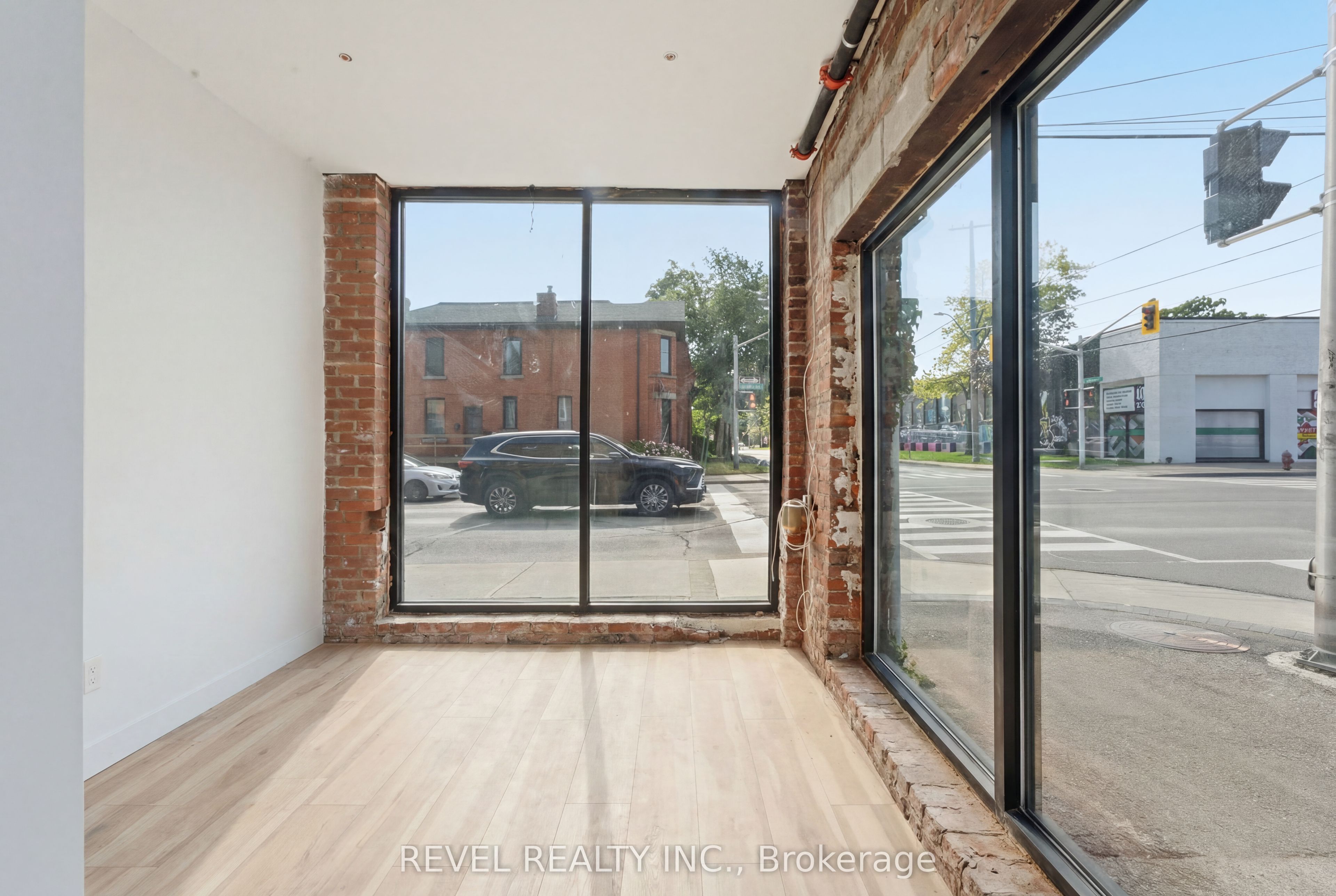 45 Wellington Street N Property Photo 29