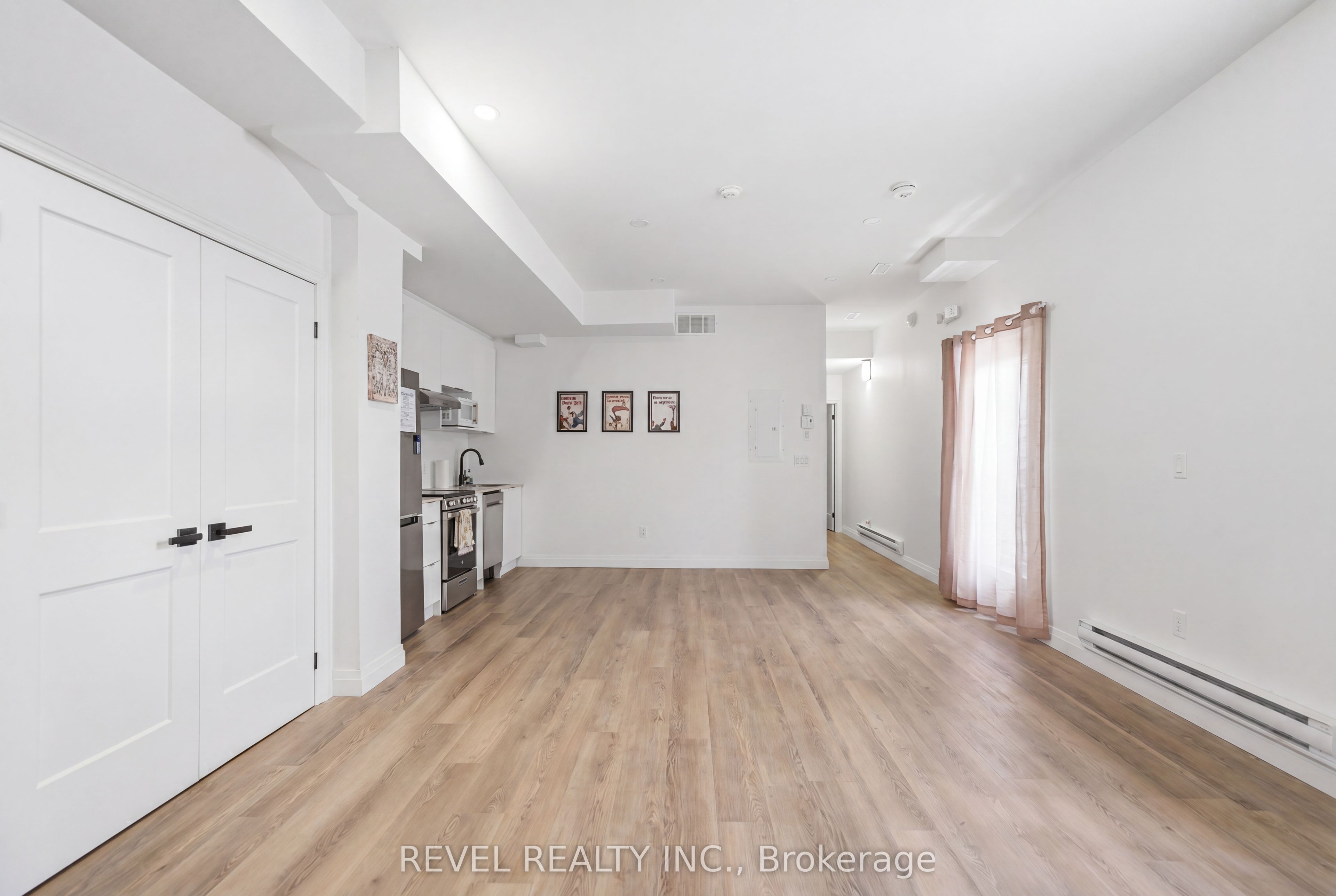 45 Wellington Street N Property Photo 30