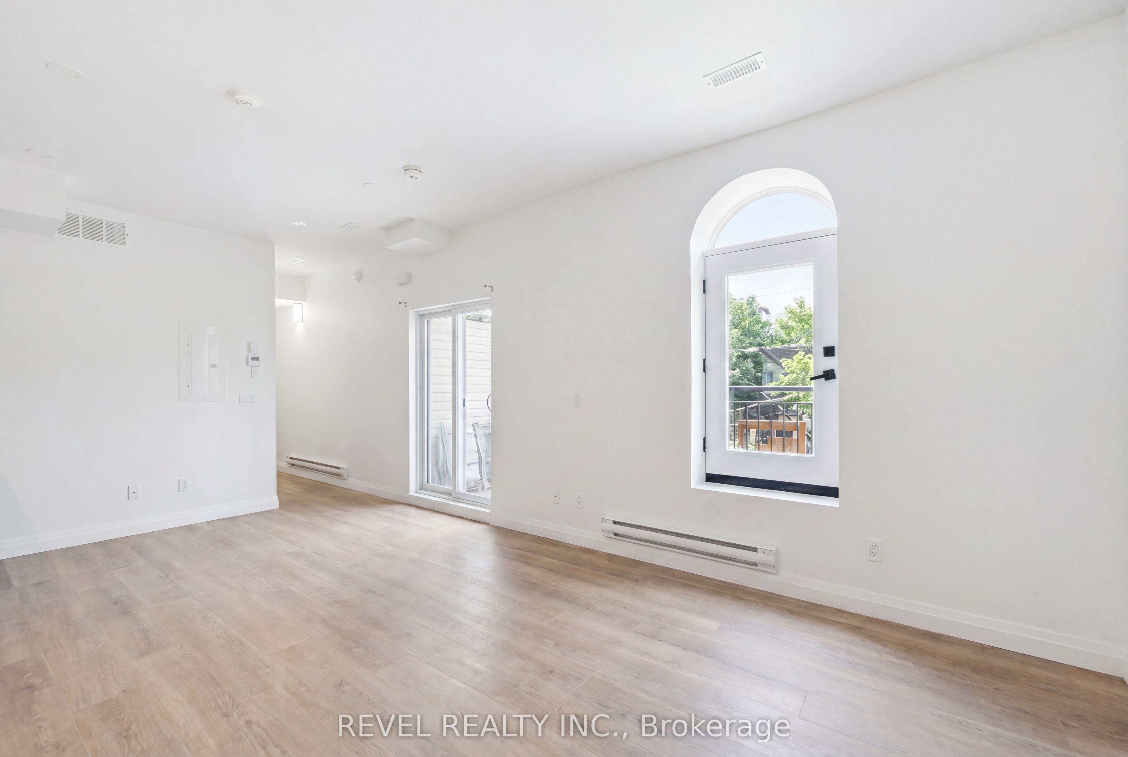 45 Wellington Street N Property Photo 31