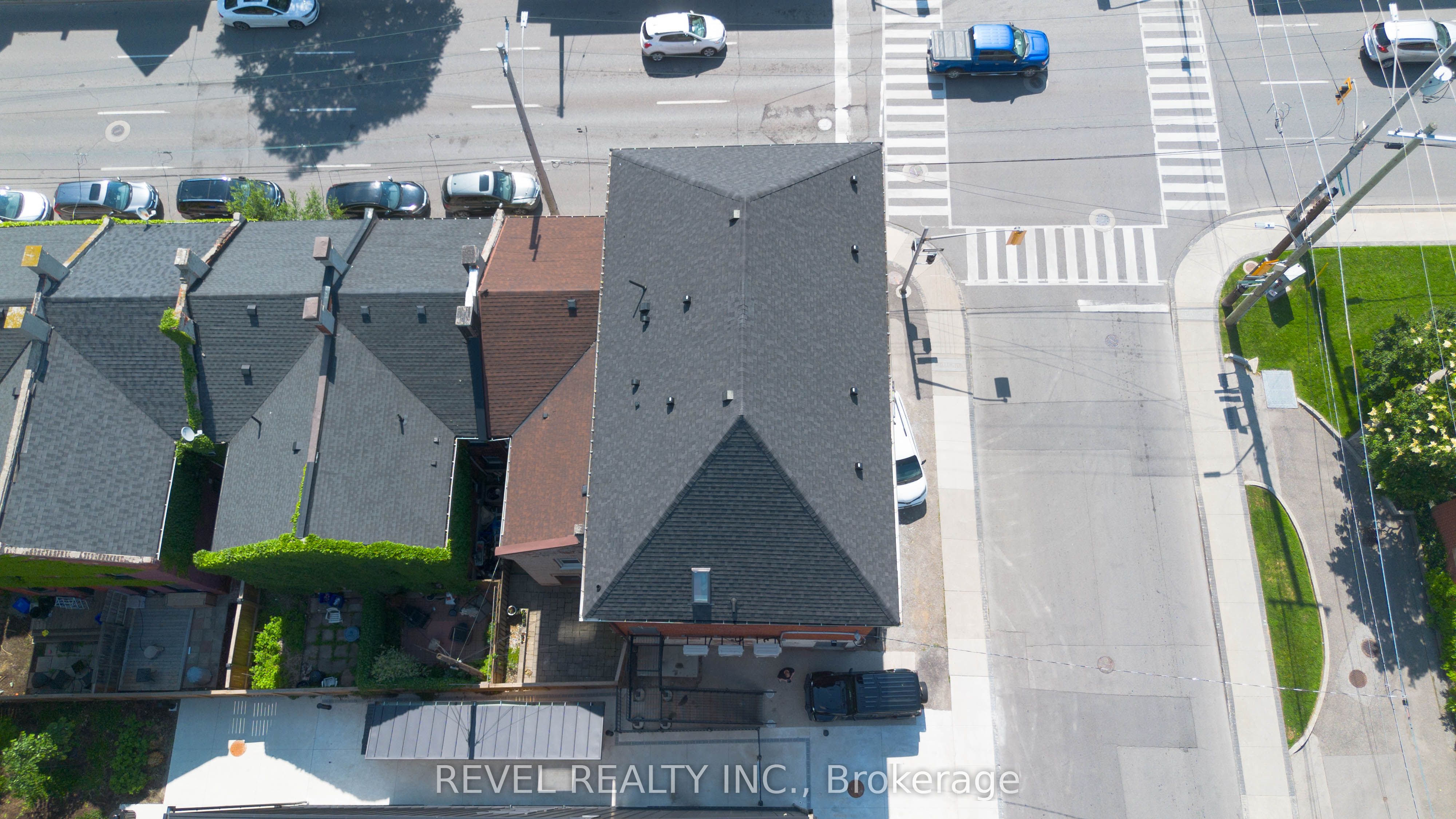 45 Wellington Street N Property Photo 36
