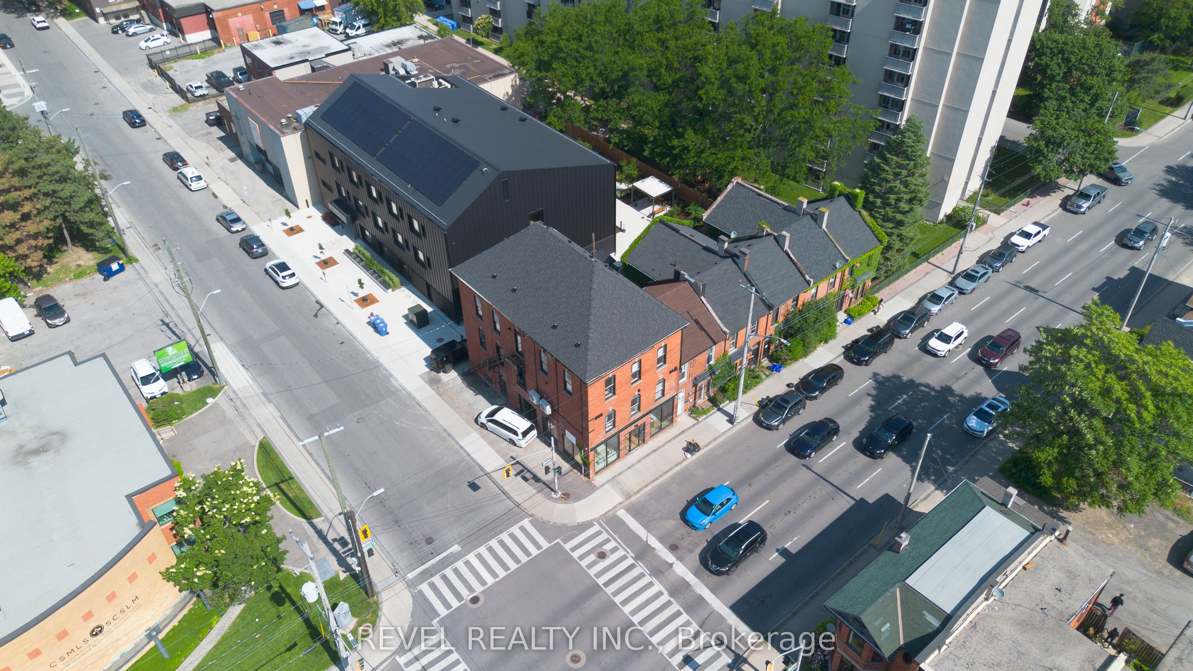 45 Wellington Street N Property Photo 39