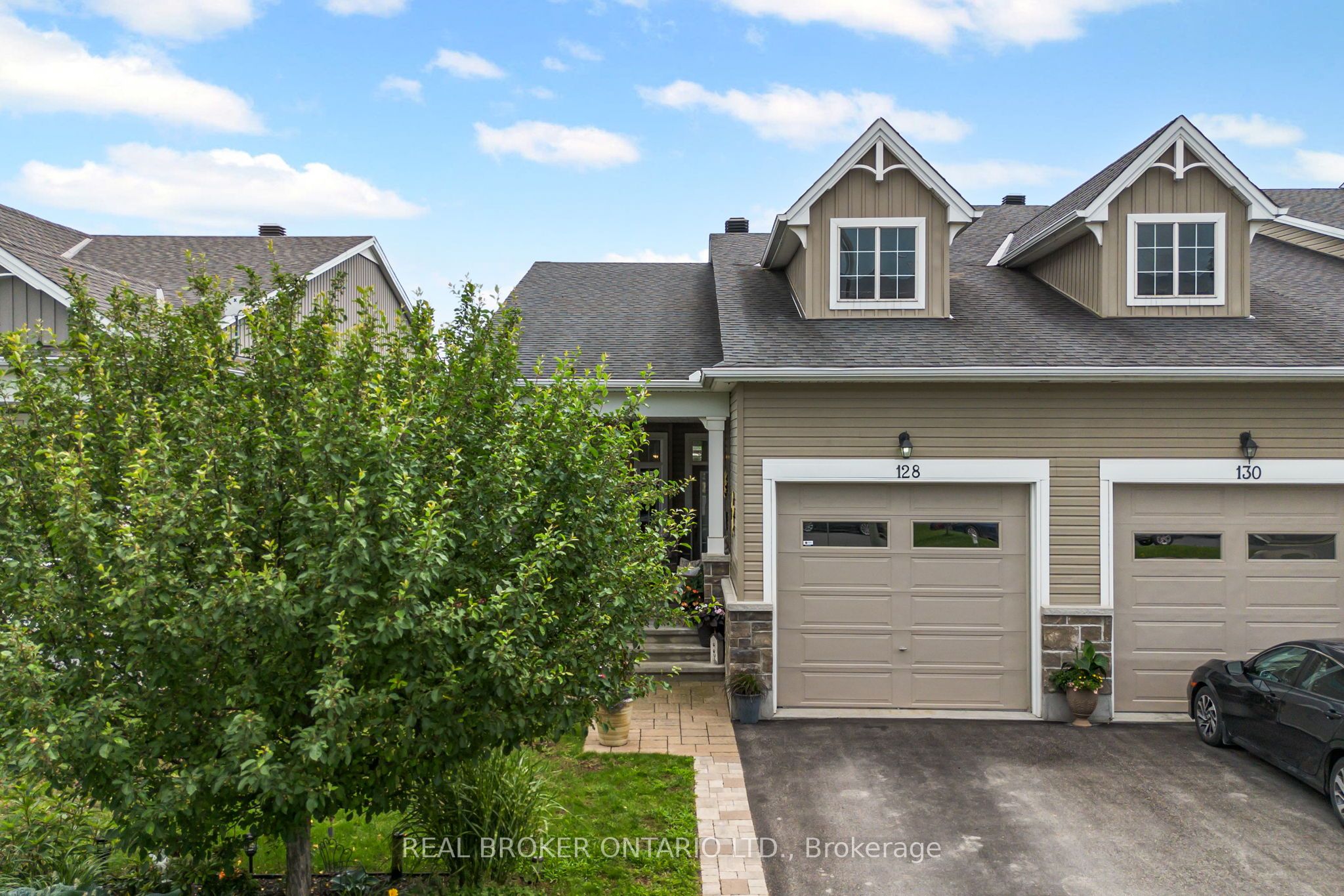 128 George Street W Property Photo 1