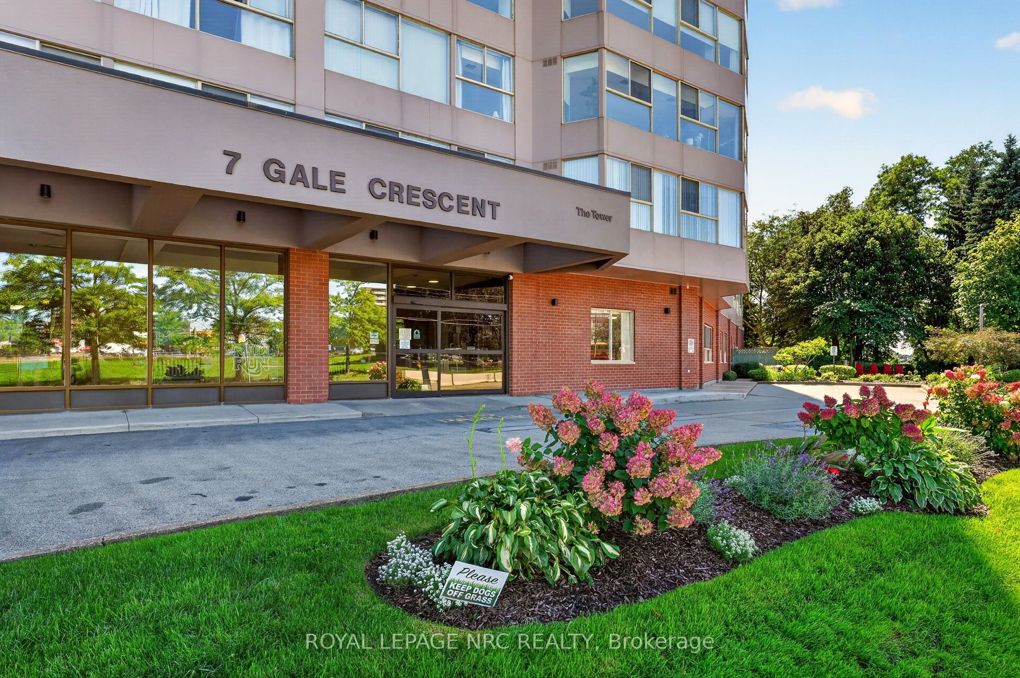 7 Gale Crescent 302 Property Photo 1