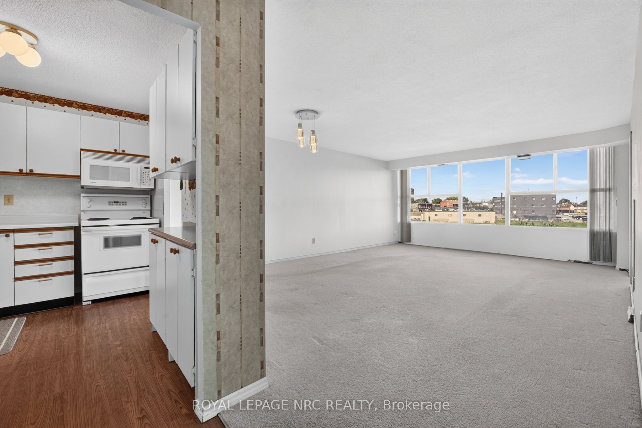 7 Gale Crescent 302 Property Photo 6