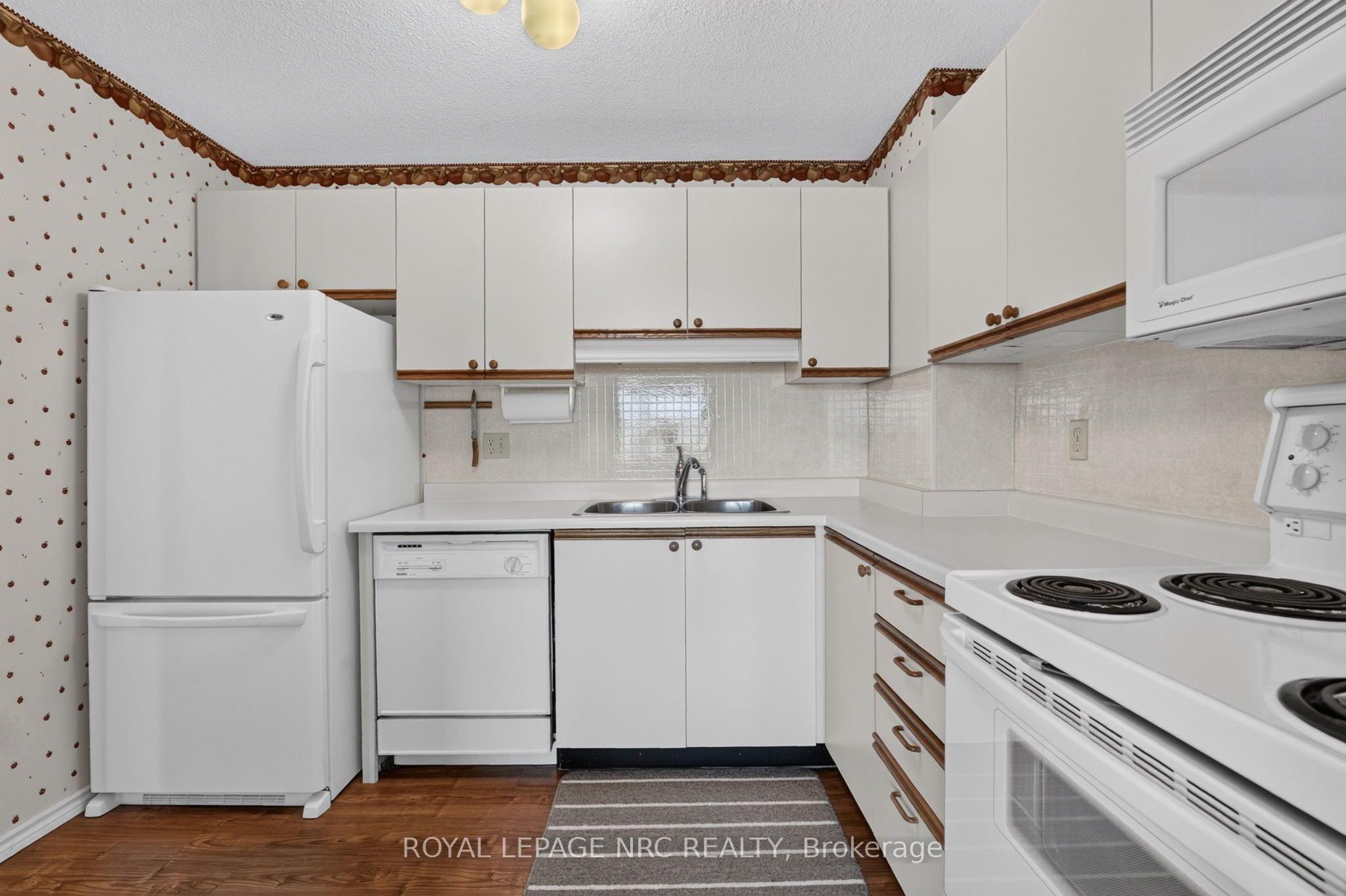 7 Gale Crescent 302 Property Photo 8