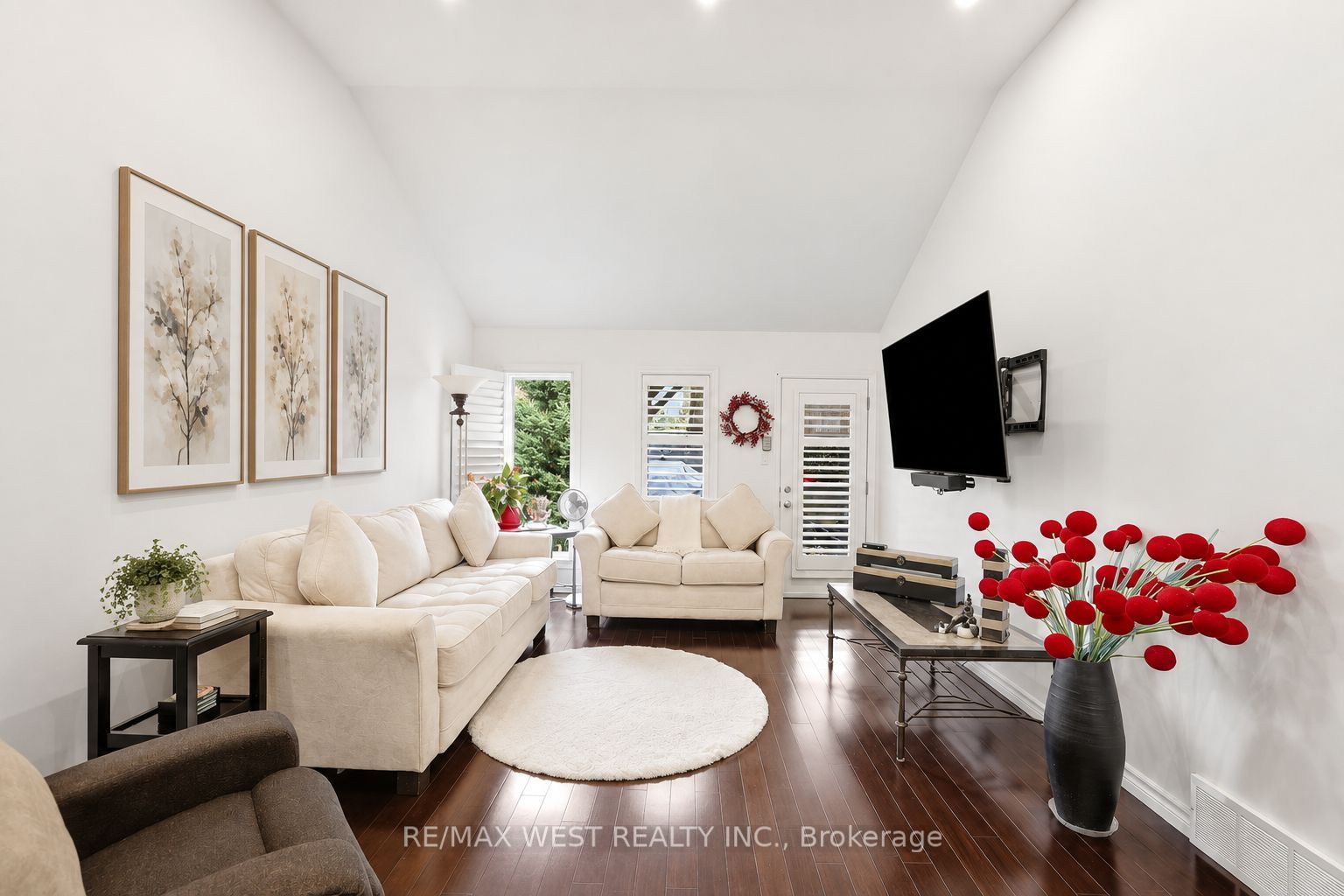 916 Silversmith Street Property Photo 3