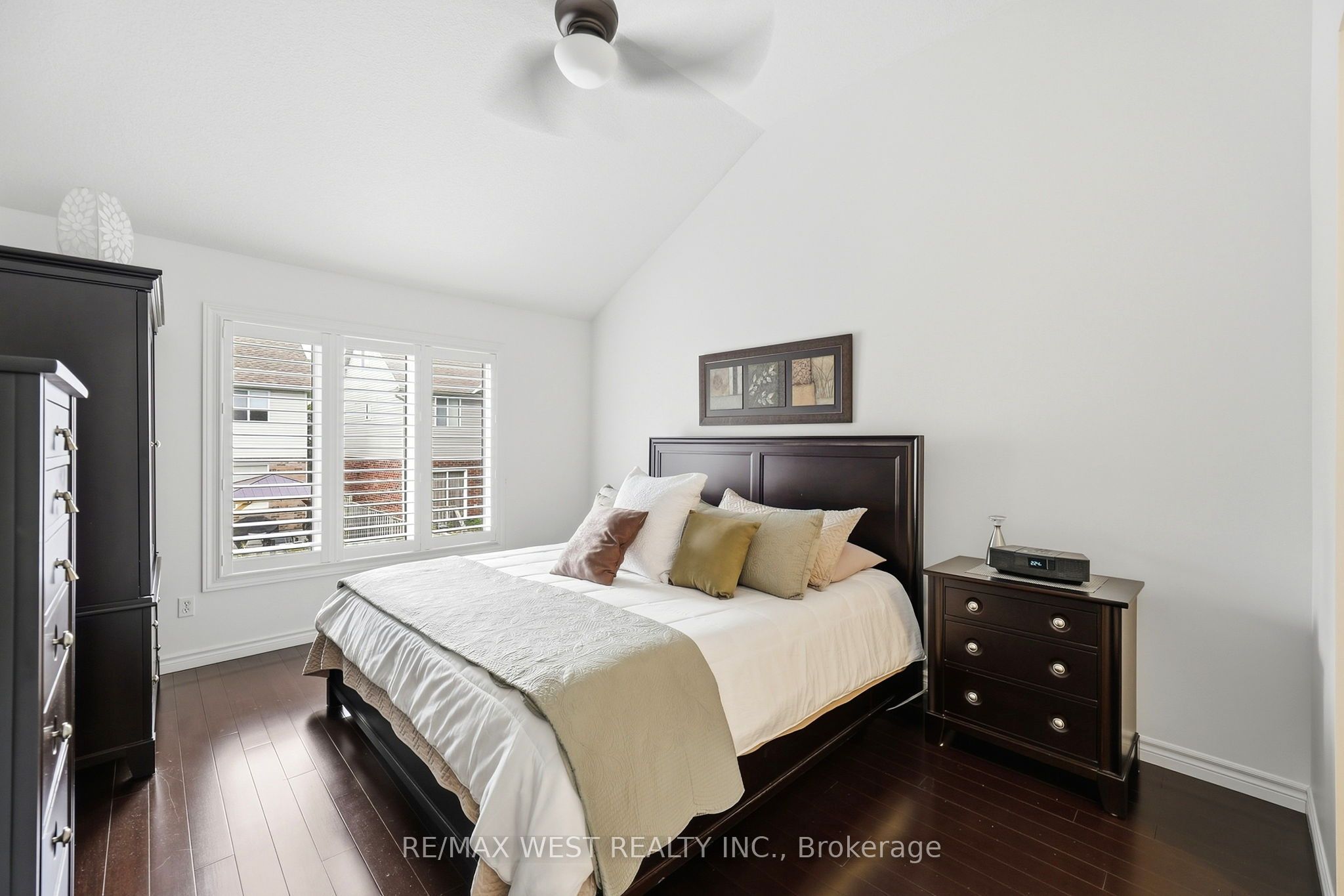 916 Silversmith Street Property Photo 6